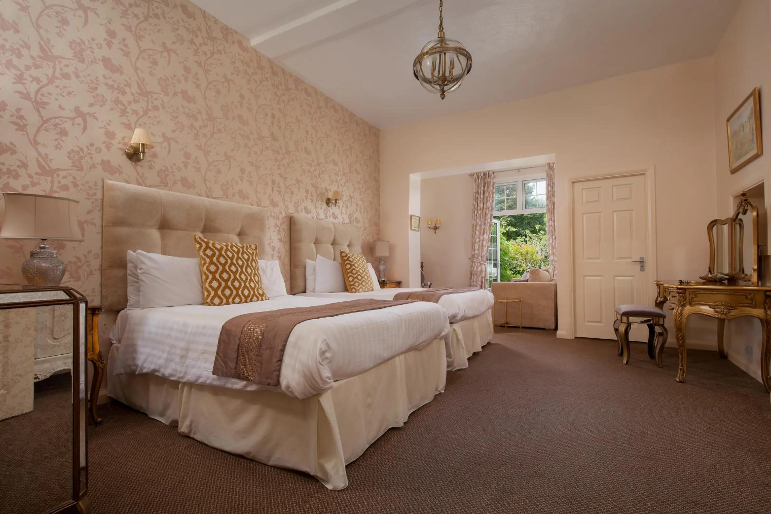 Patio, Bed in Fox & Hounds Country Hotel