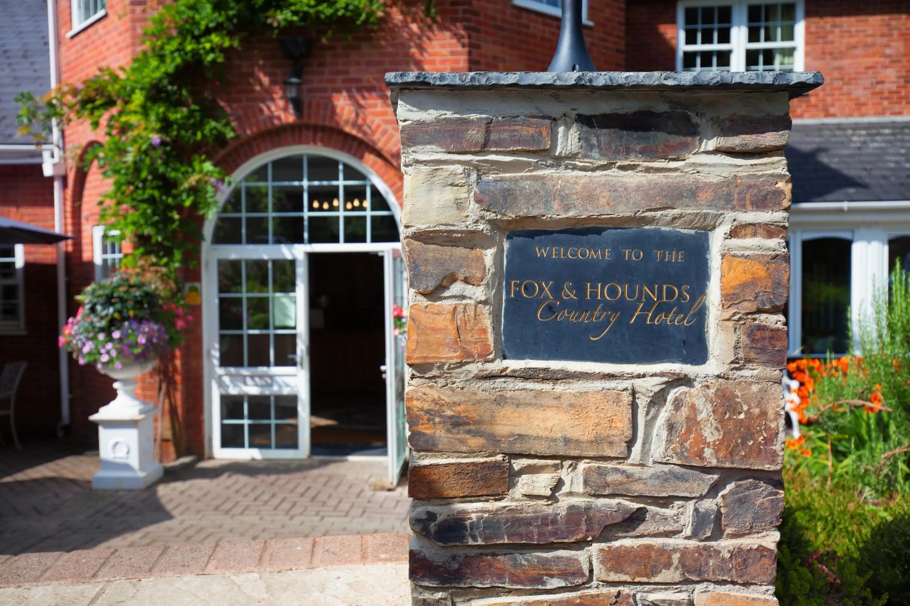 Fox & Hounds Country Hotel
