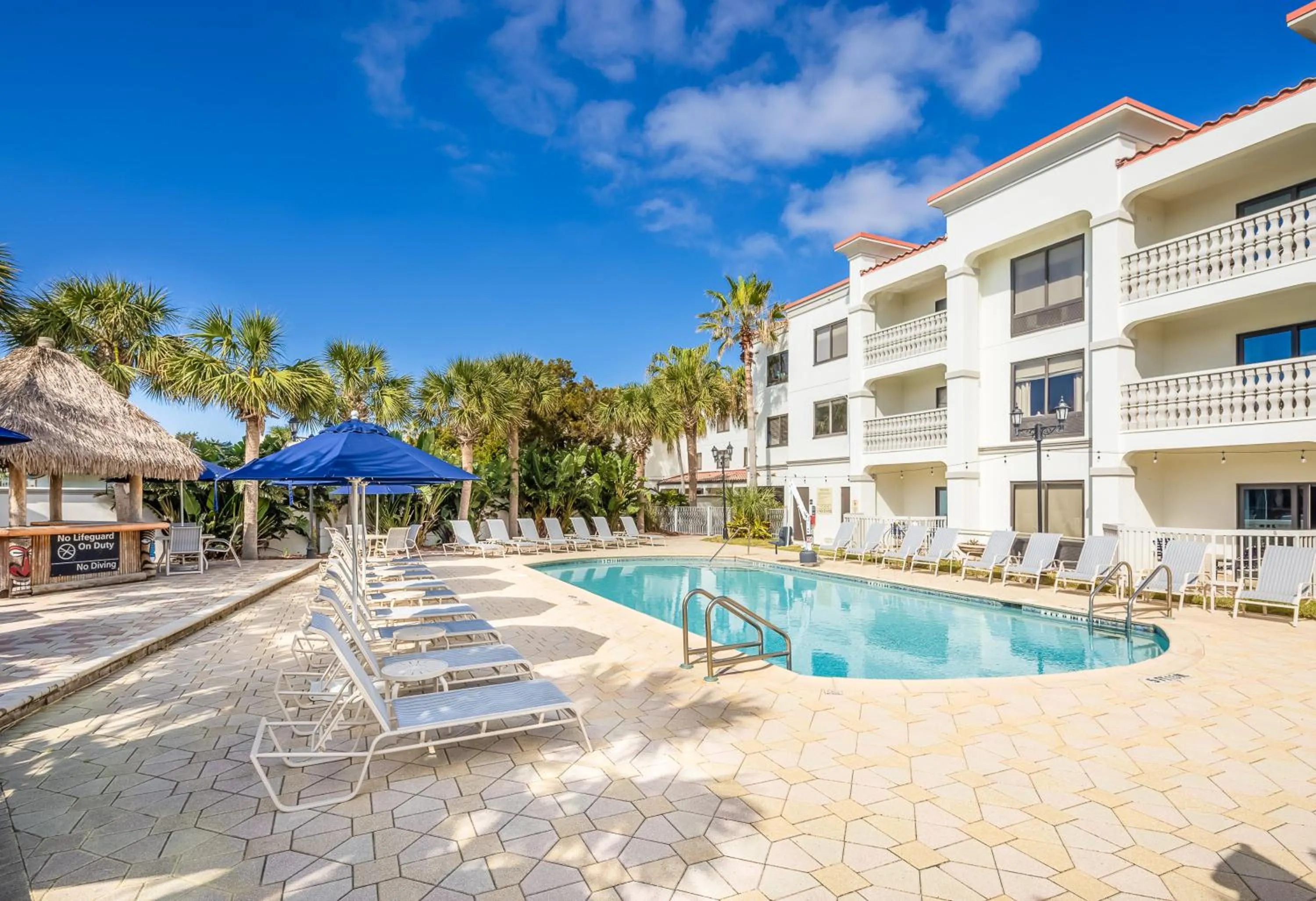 Swimming pool in Hampton Inn & Suites St. Augustine-Vilano Beach
