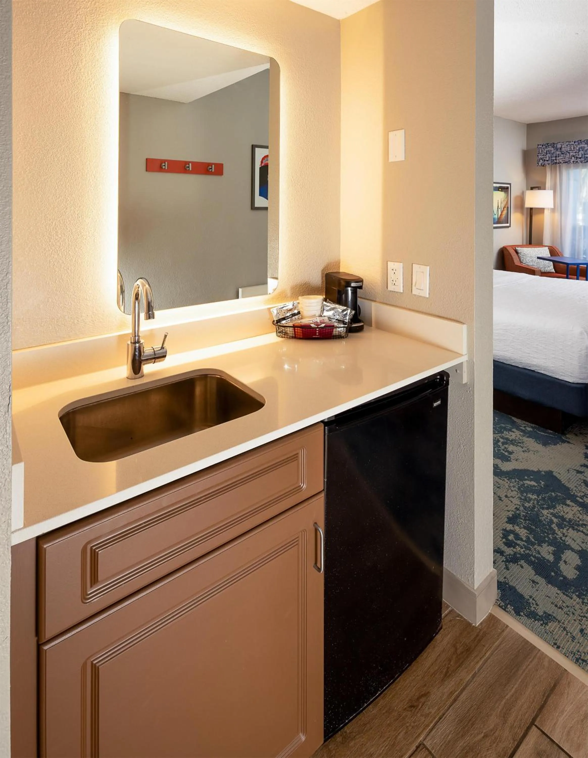 Other, Bed in Hampton Inn & Suites St. Augustine-Vilano Beach