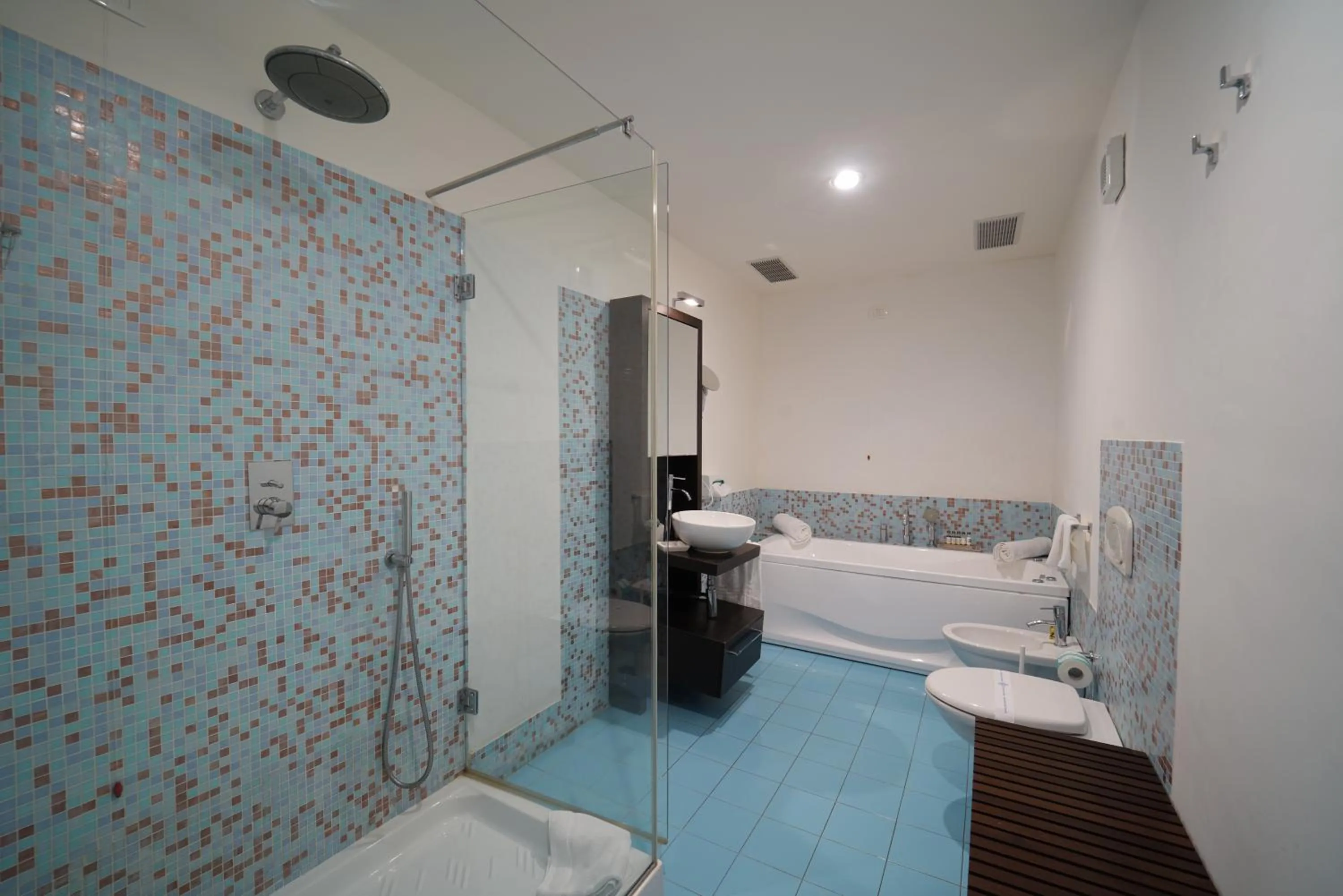 Shower in Life Hotels Kalaonda Resort