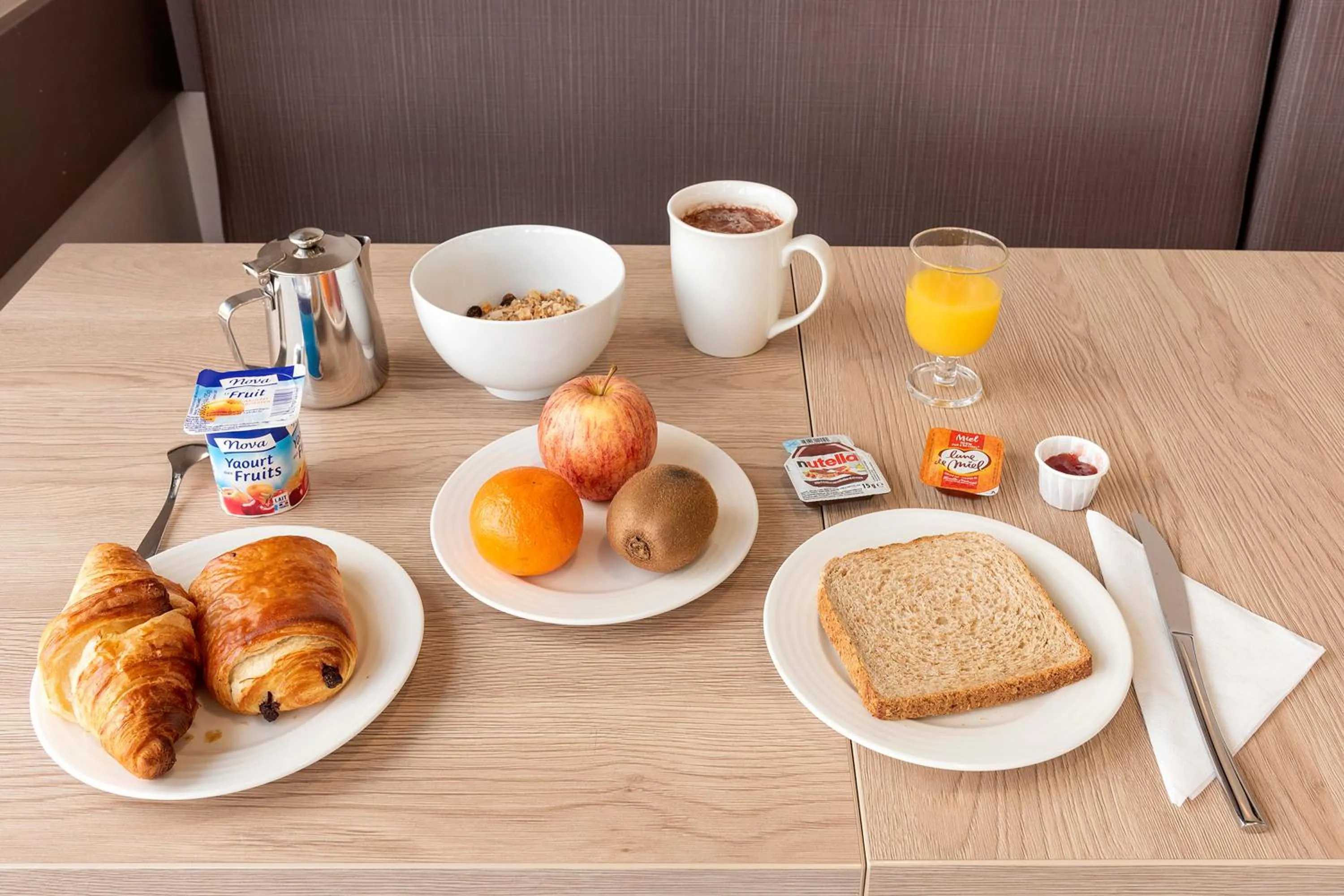 Breakfast in Ace Hôtel Paris Sud Villabe