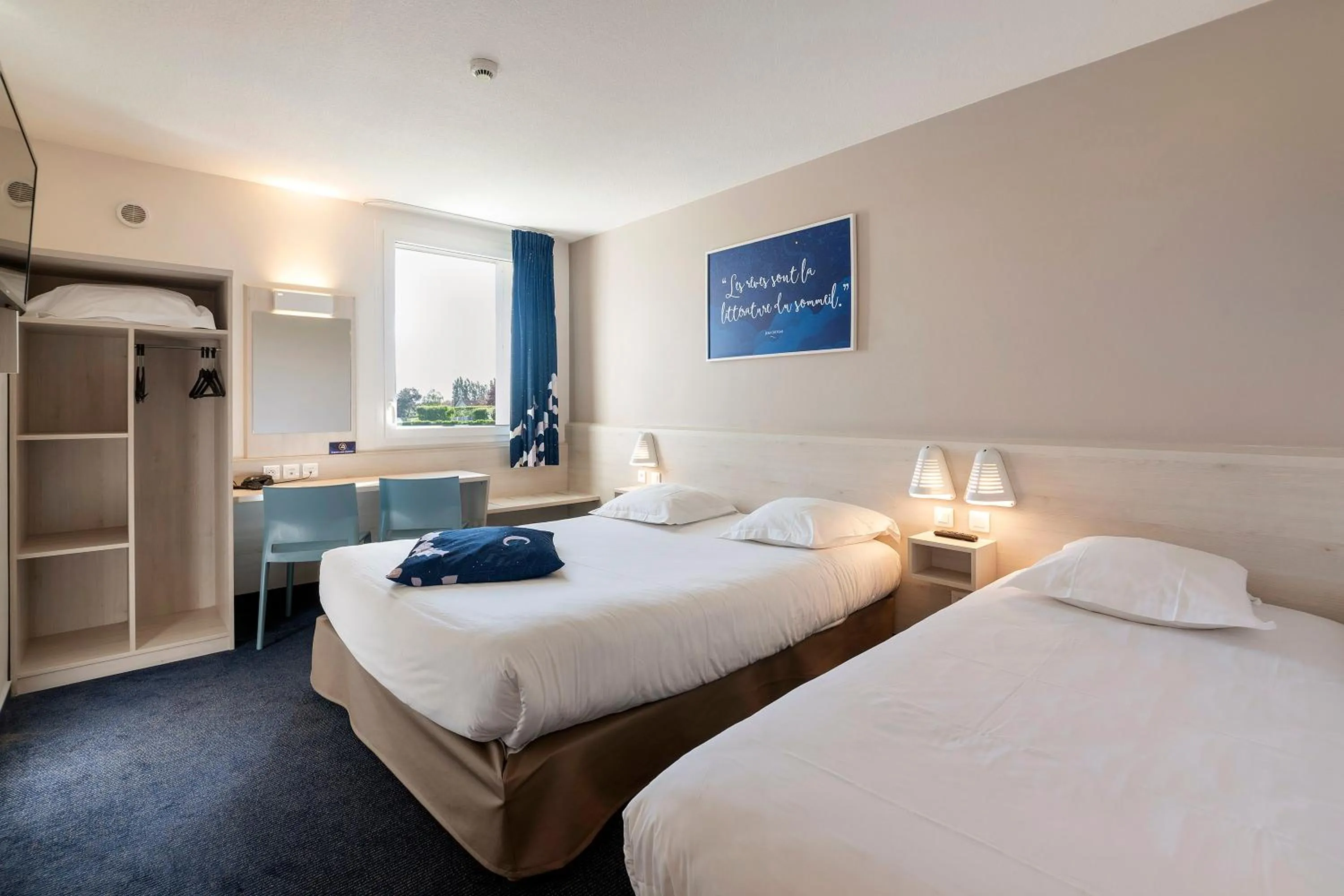 Bed in Ace Hôtel Paris Sud Villabe