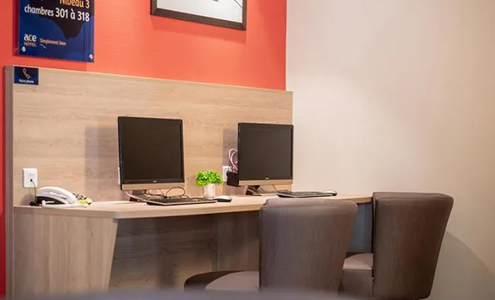 Lobby or reception in Ace Hôtel Paris Sud Villabe