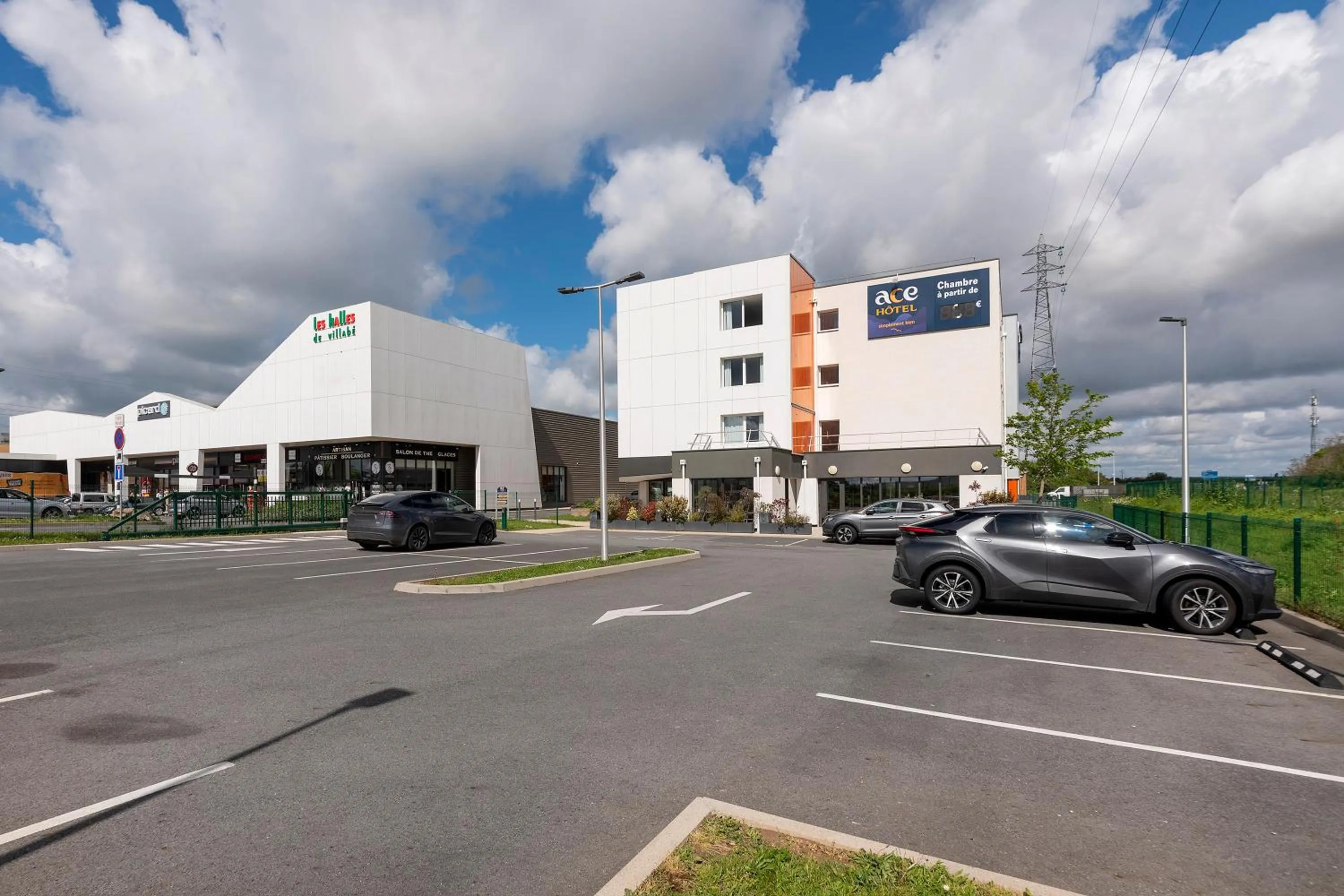 Property building in Ace Hôtel Paris Sud Villabe