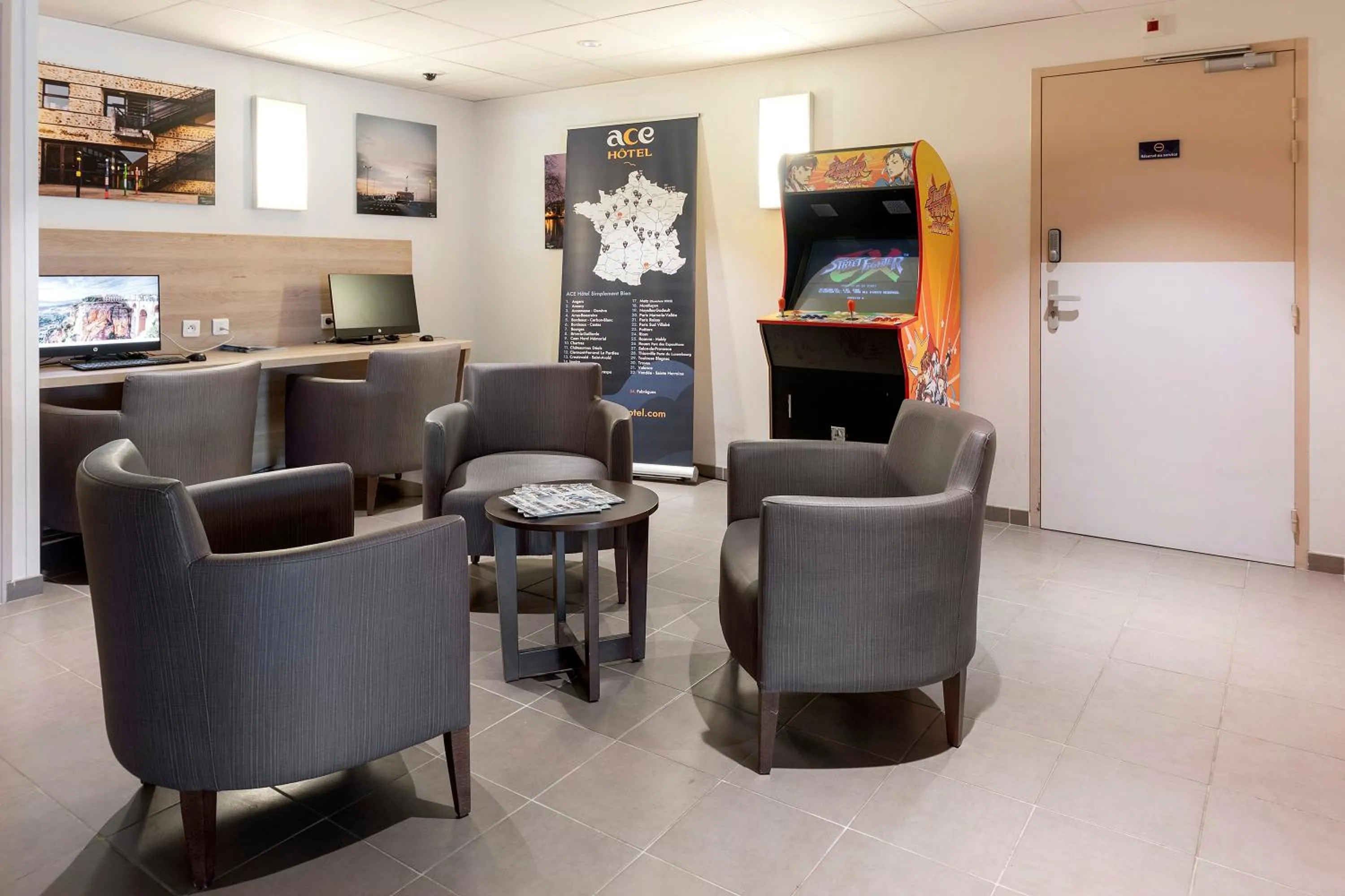 Business facilities in Ace Hôtel Paris Sud Villabe