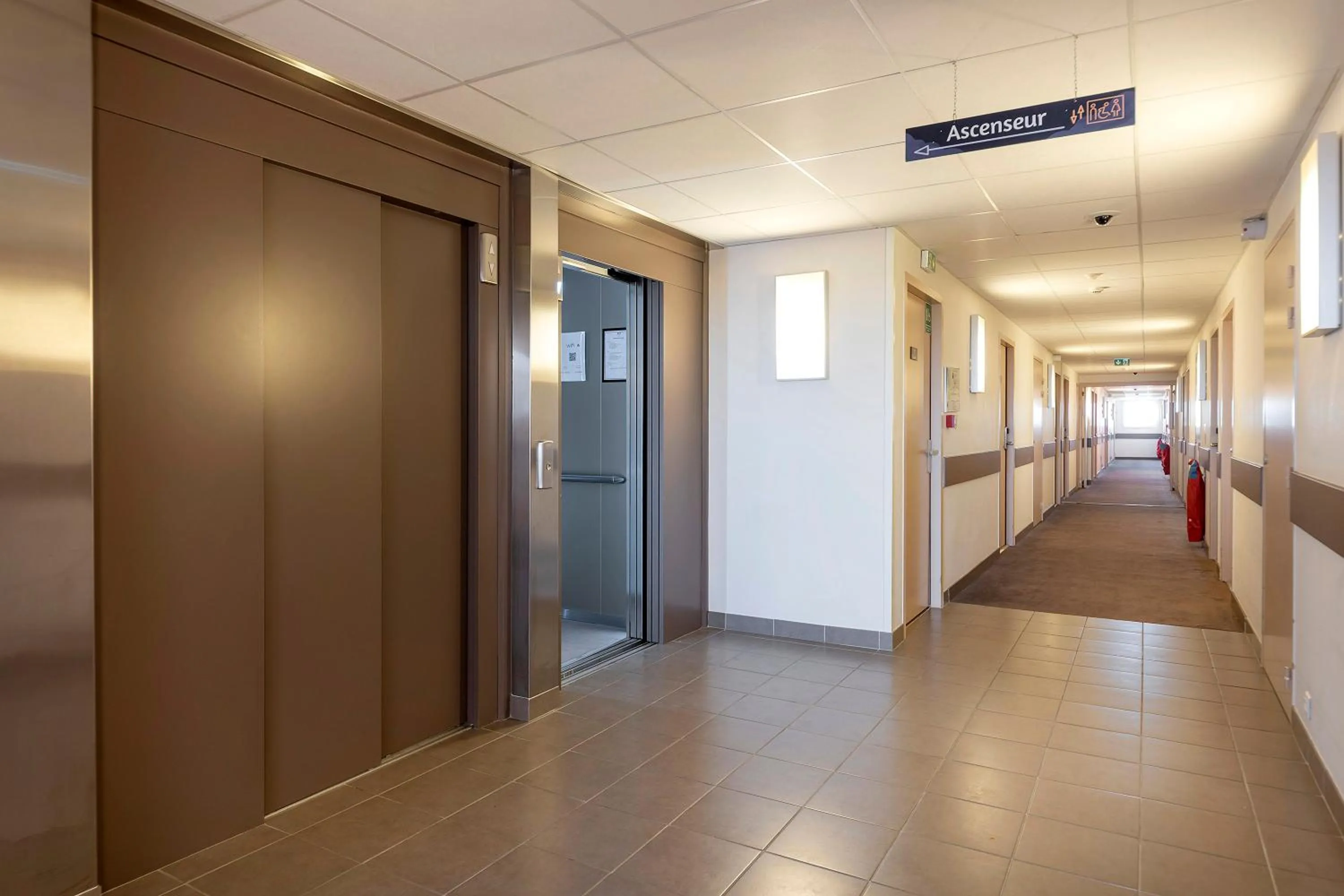 elevator in Ace Hôtel Paris Sud Villabe