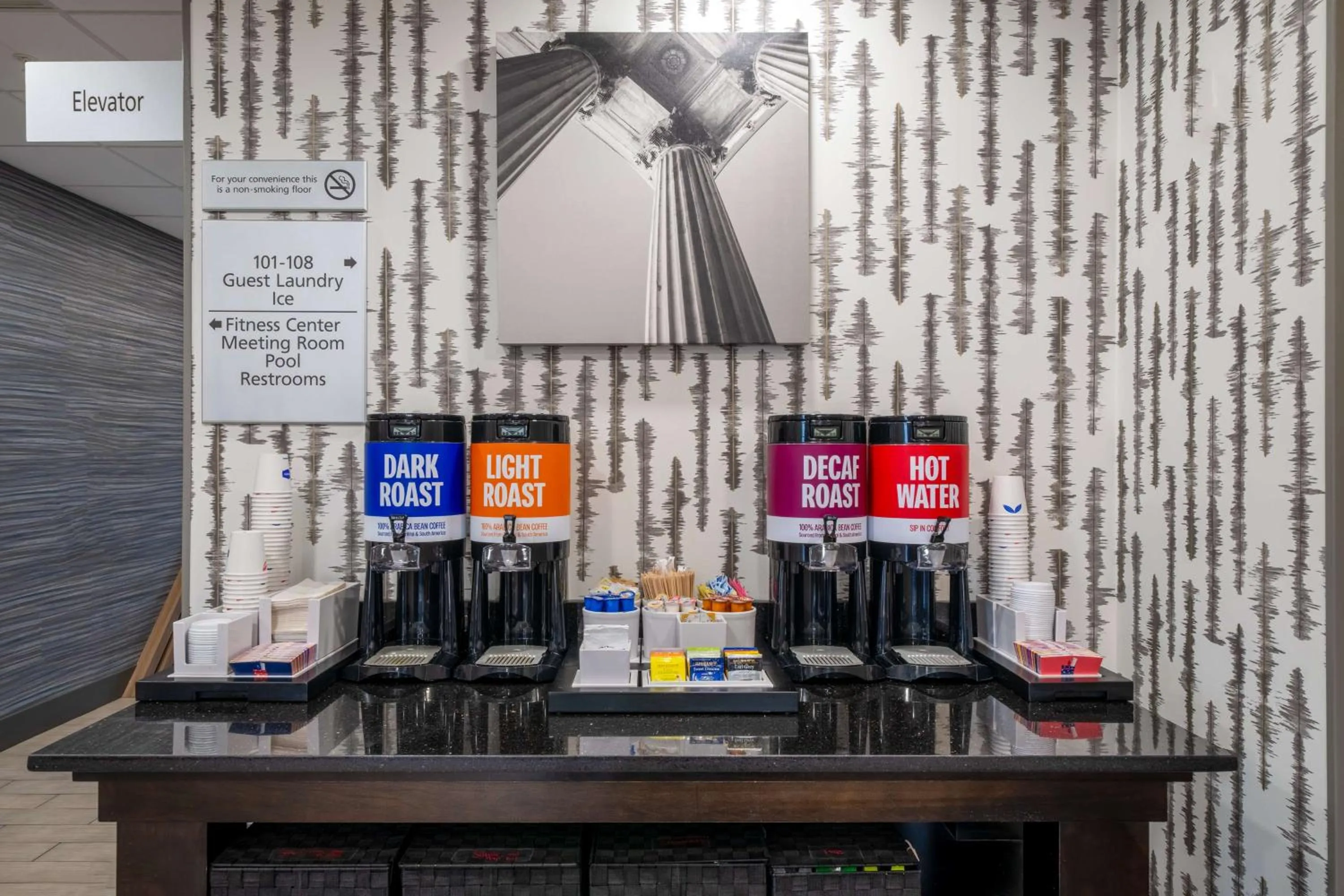 Dining area in Hampton Inn Dahlgren
