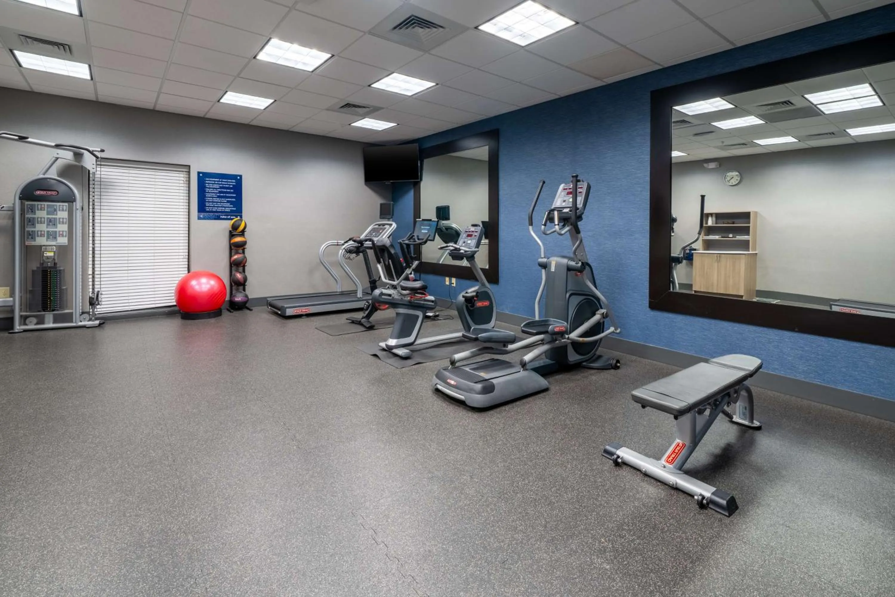 Fitness centre/facilities in Hampton Inn Dahlgren