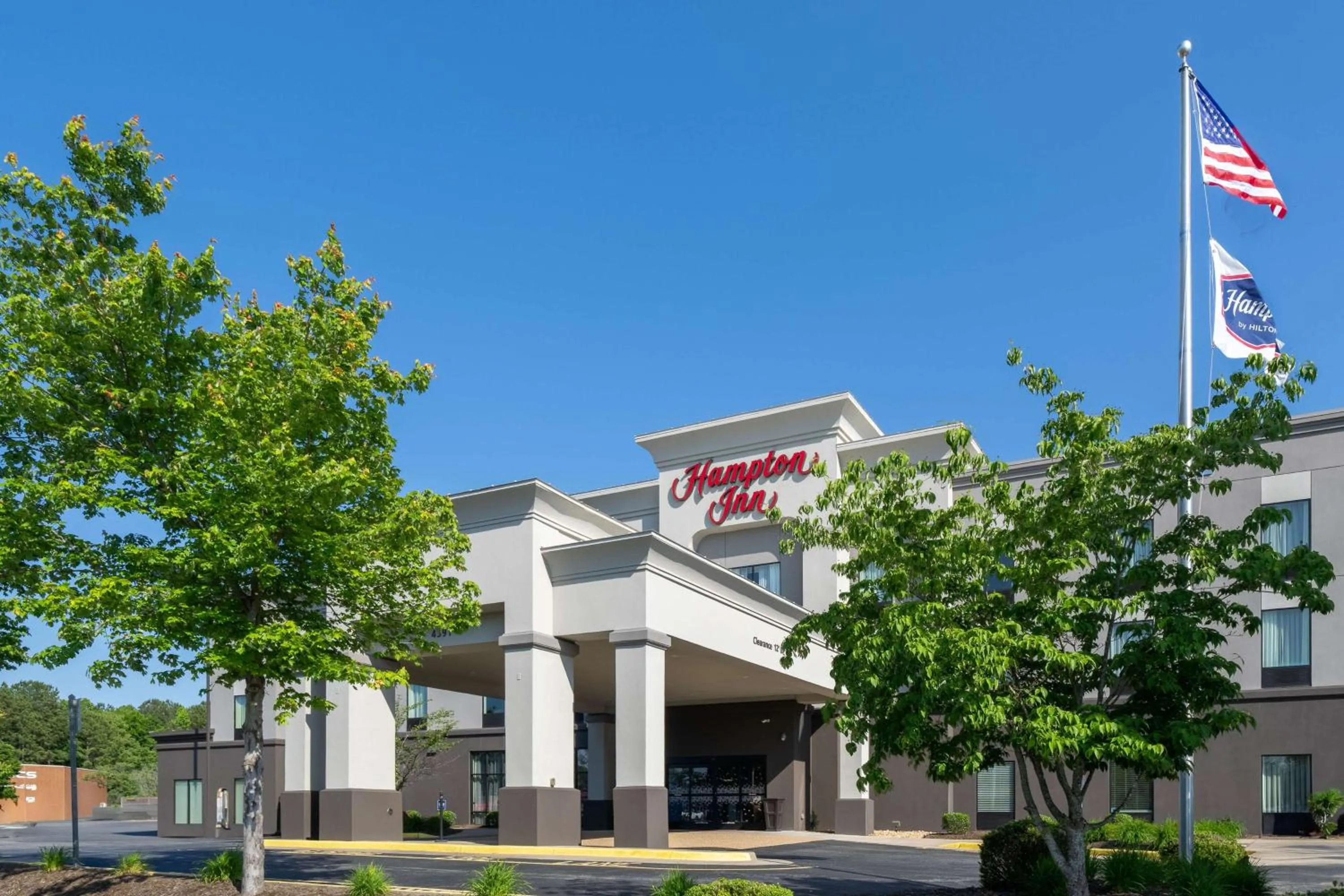 Property building in Hampton Inn Dahlgren