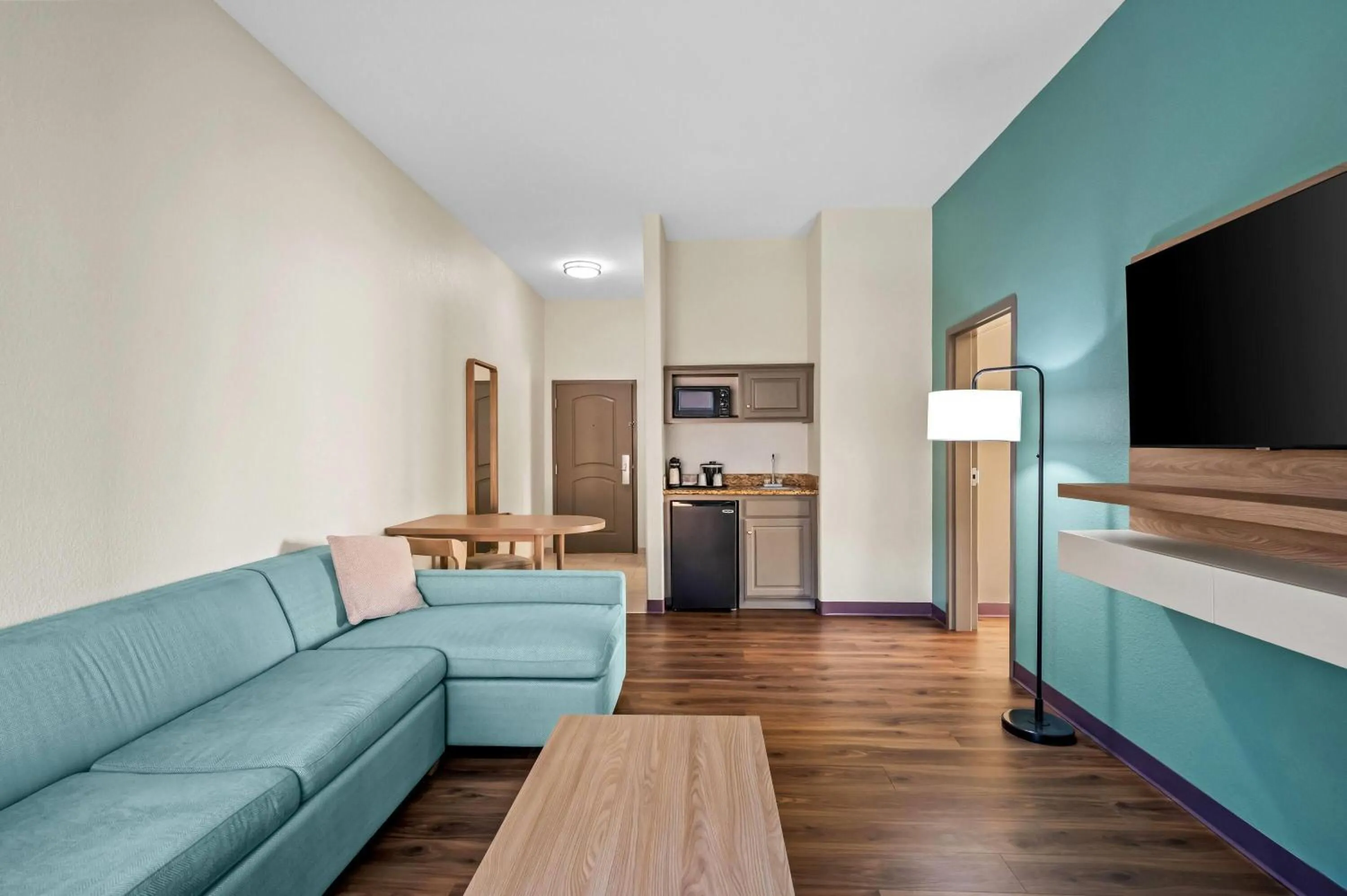 Photo of the whole room in La Quinta by Wyndham Searcy