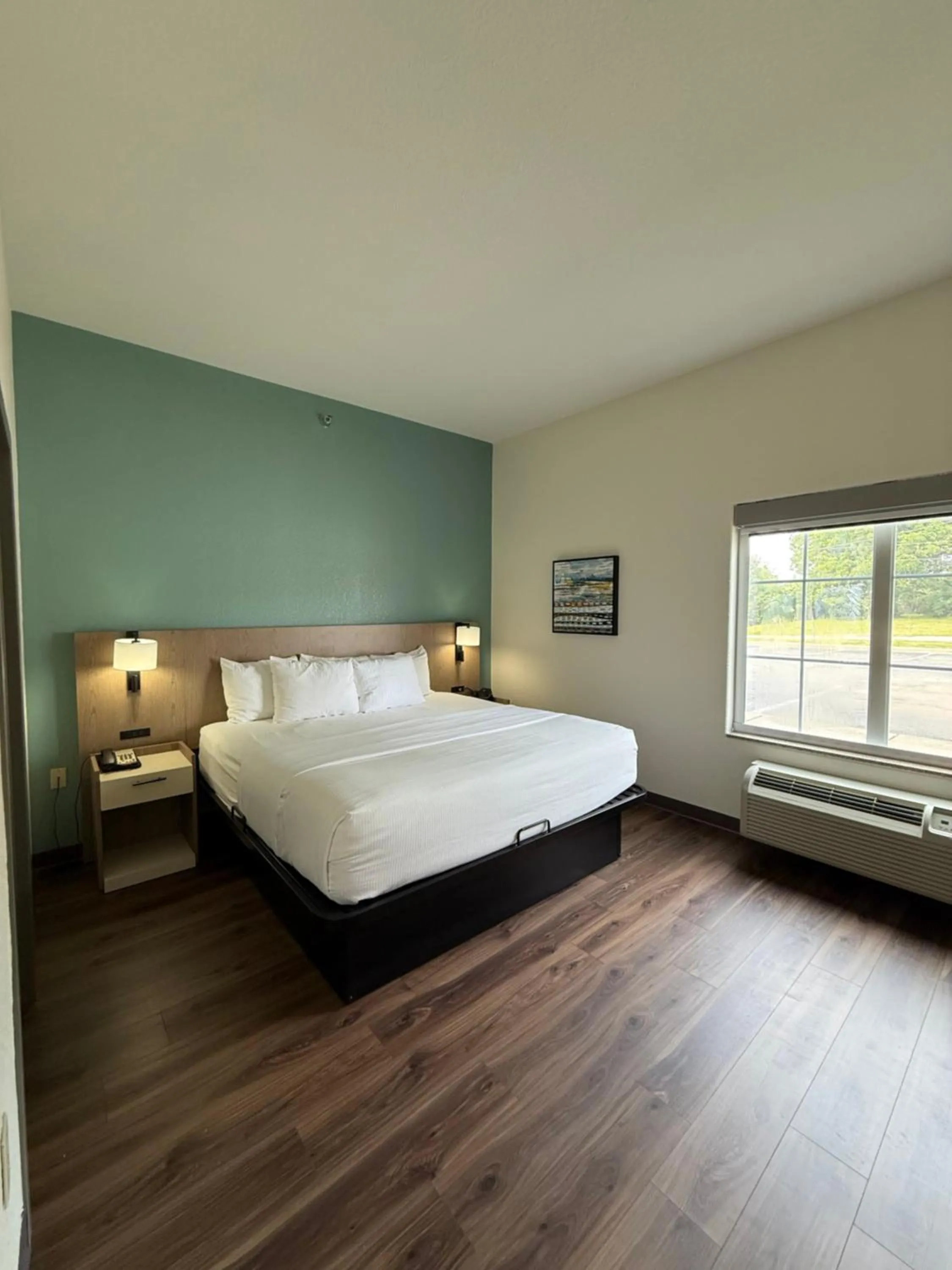 Bedroom, Bed in La Quinta by Wyndham Searcy