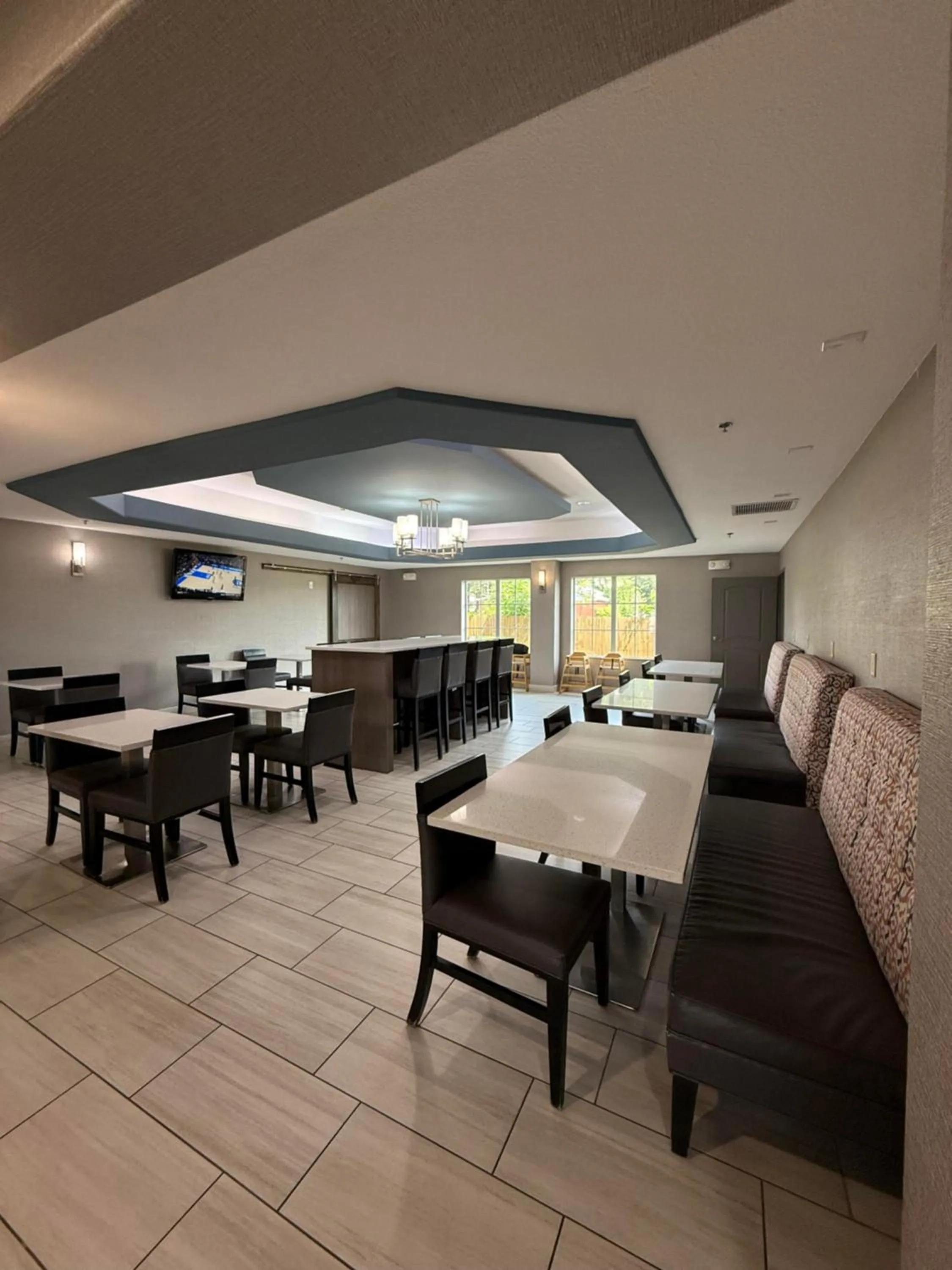 Dining area in La Quinta by Wyndham Searcy