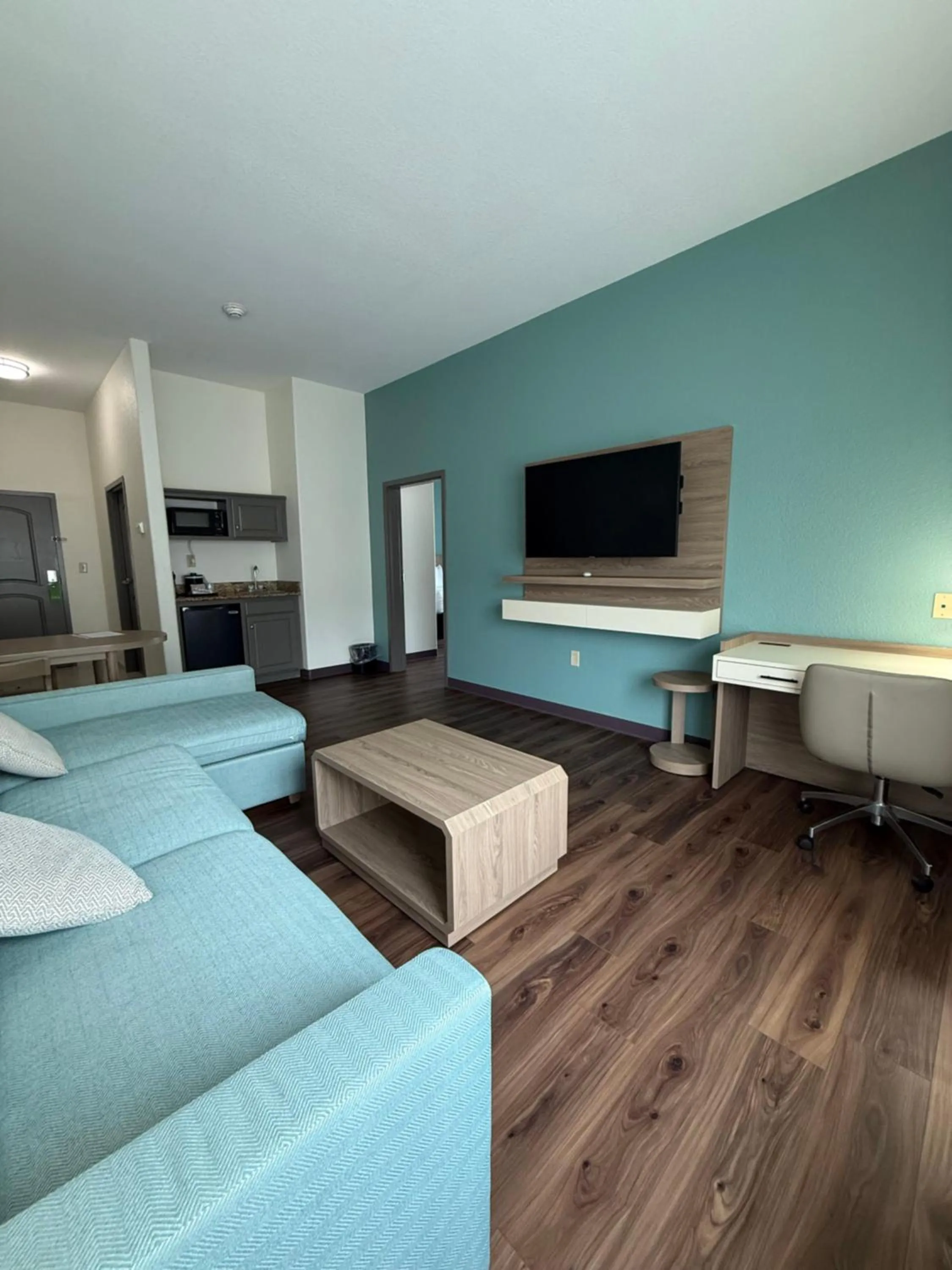 Living room in La Quinta by Wyndham Searcy