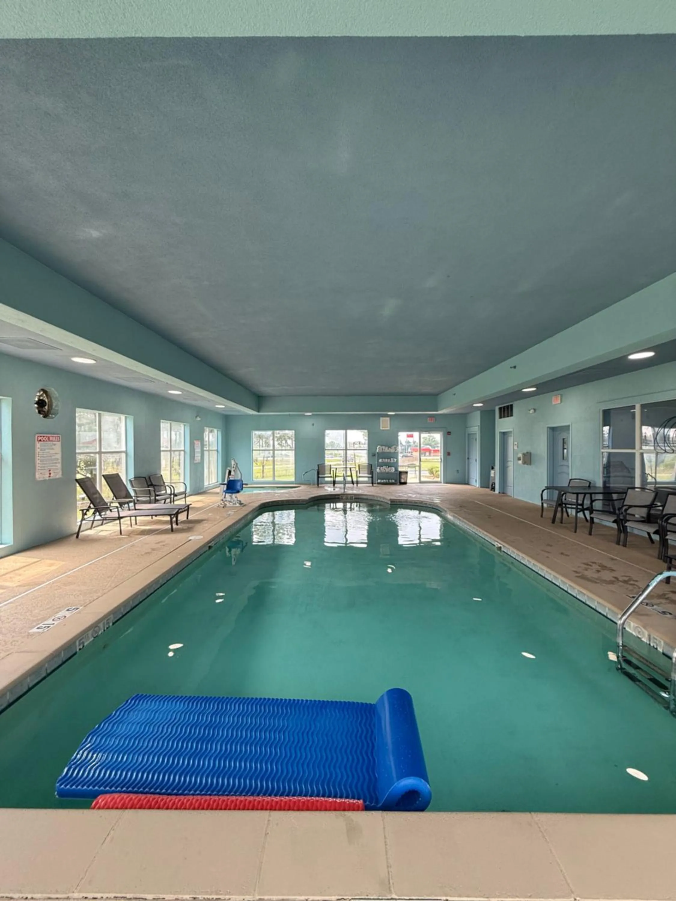 Swimming pool in La Quinta by Wyndham Searcy