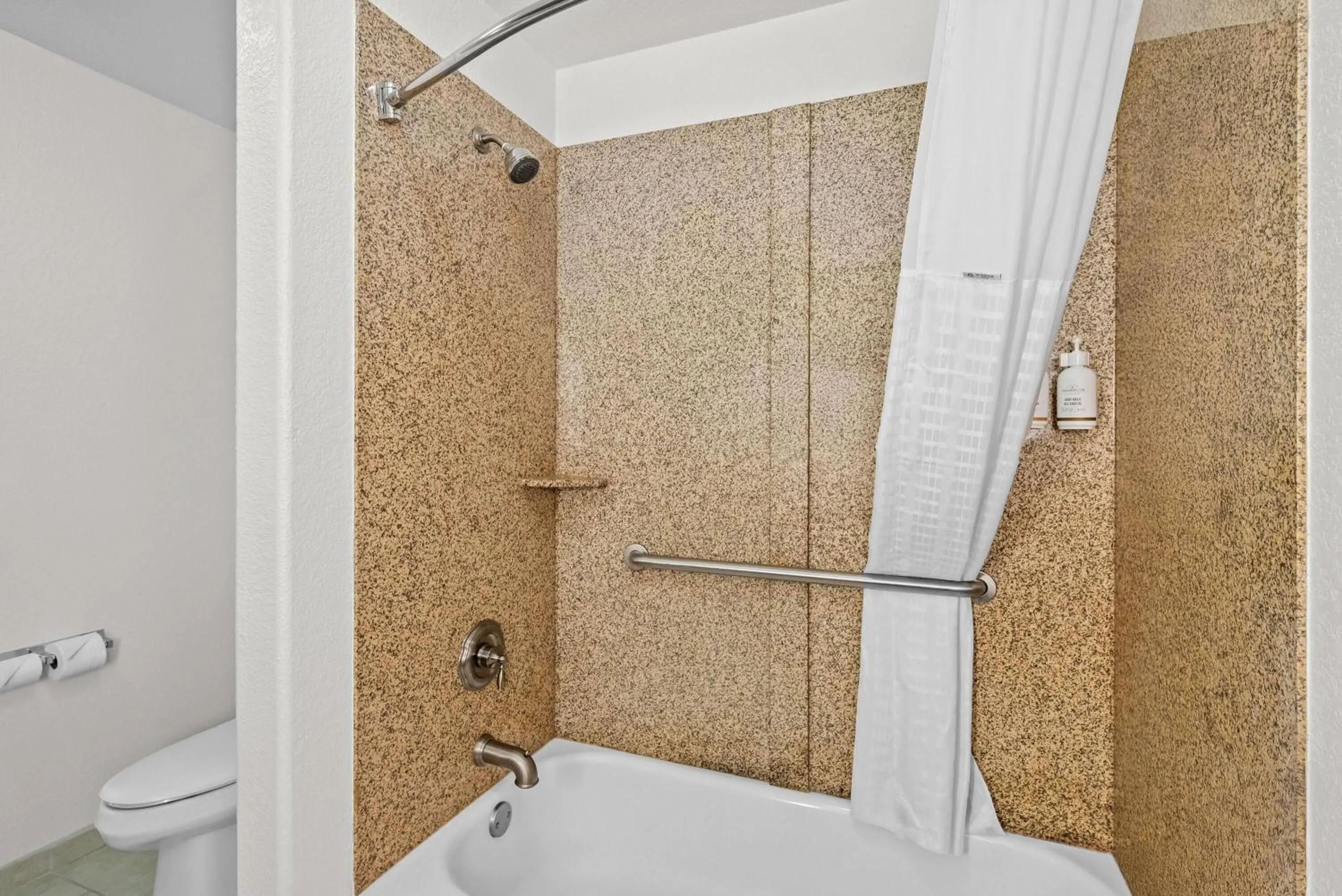 Bathroom in La Quinta by Wyndham Searcy