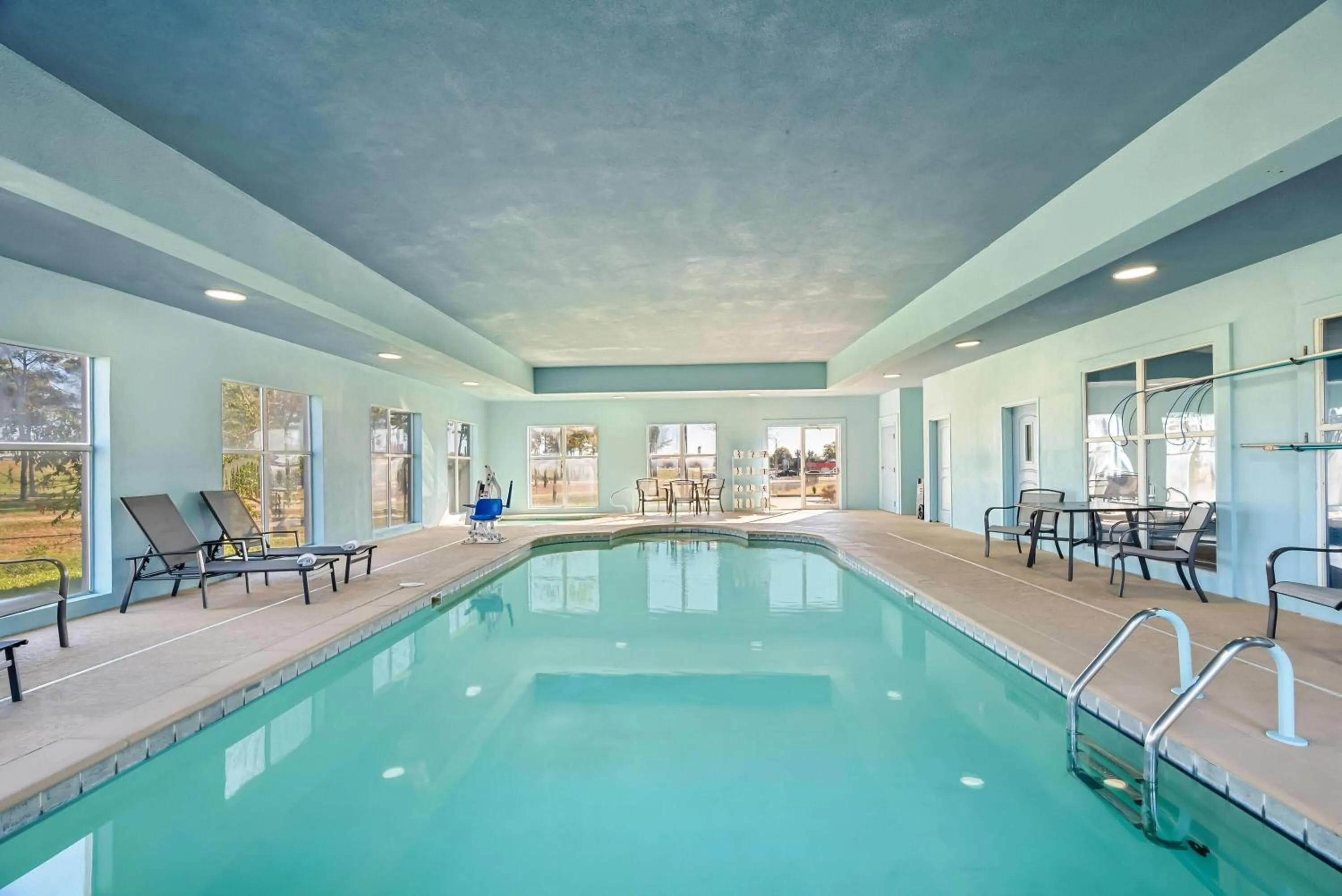 Swimming pool in La Quinta by Wyndham Searcy