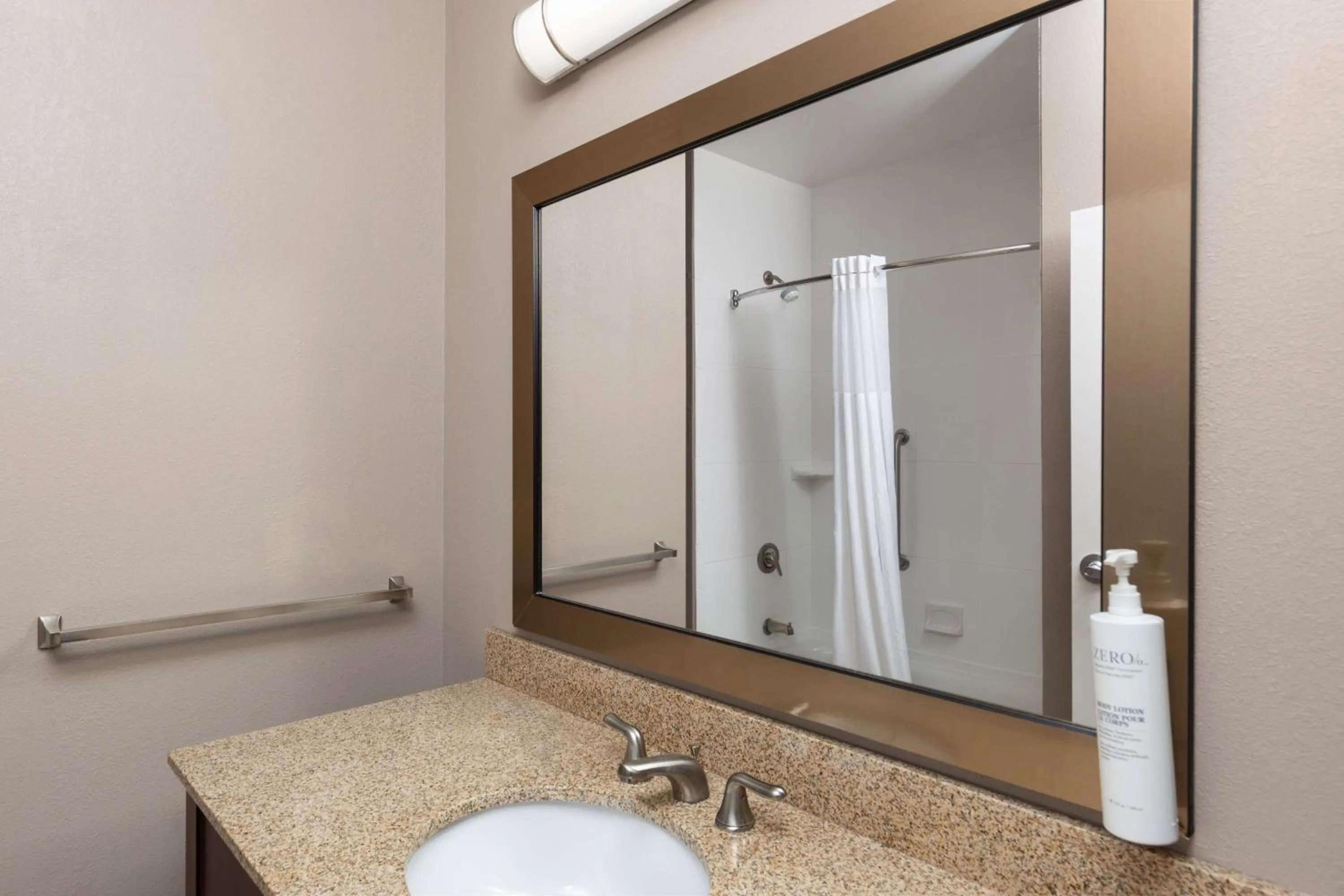 Bathroom in Hampton Inn & Suites Harrisburg