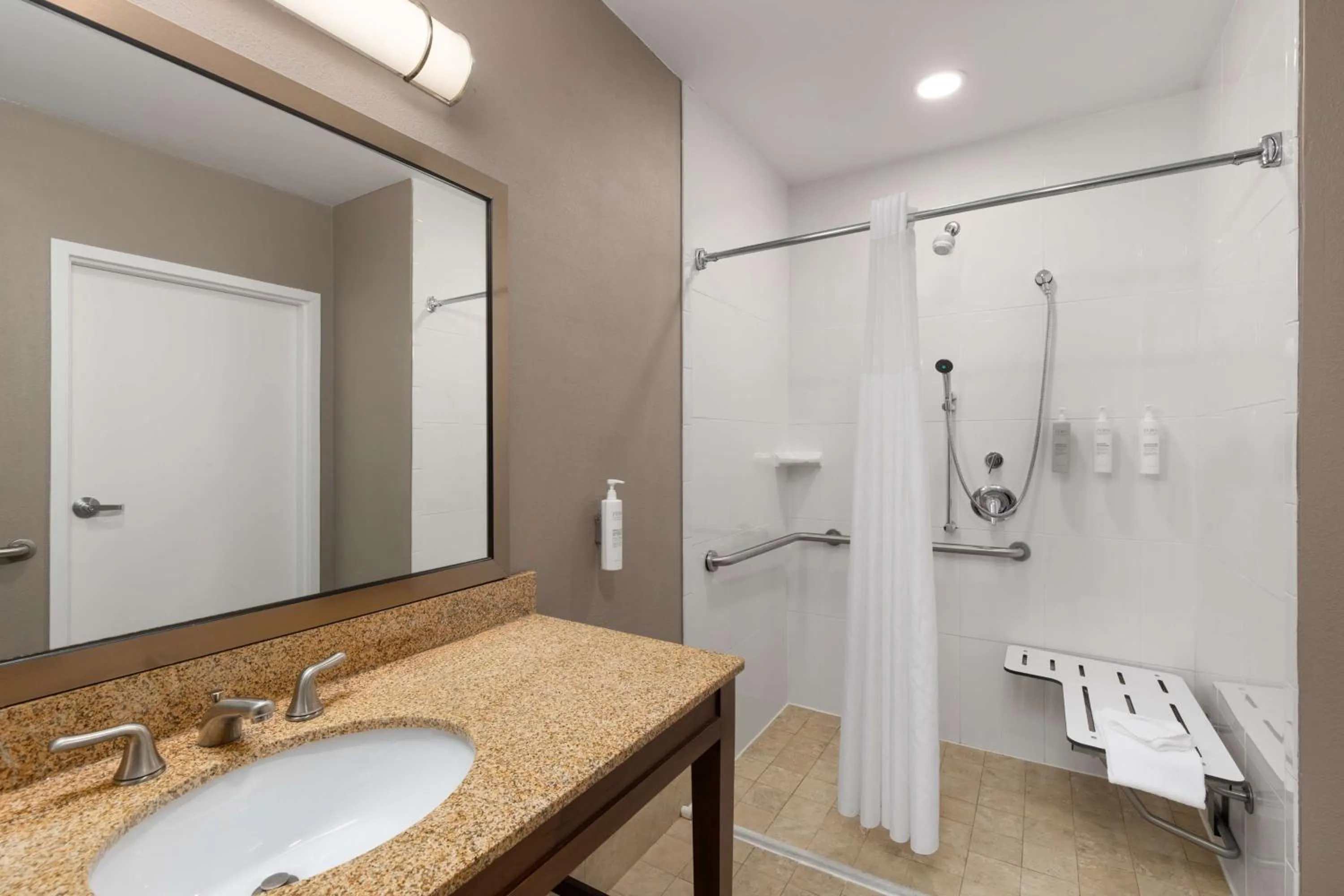 Bathroom in Hampton Inn & Suites Harrisburg