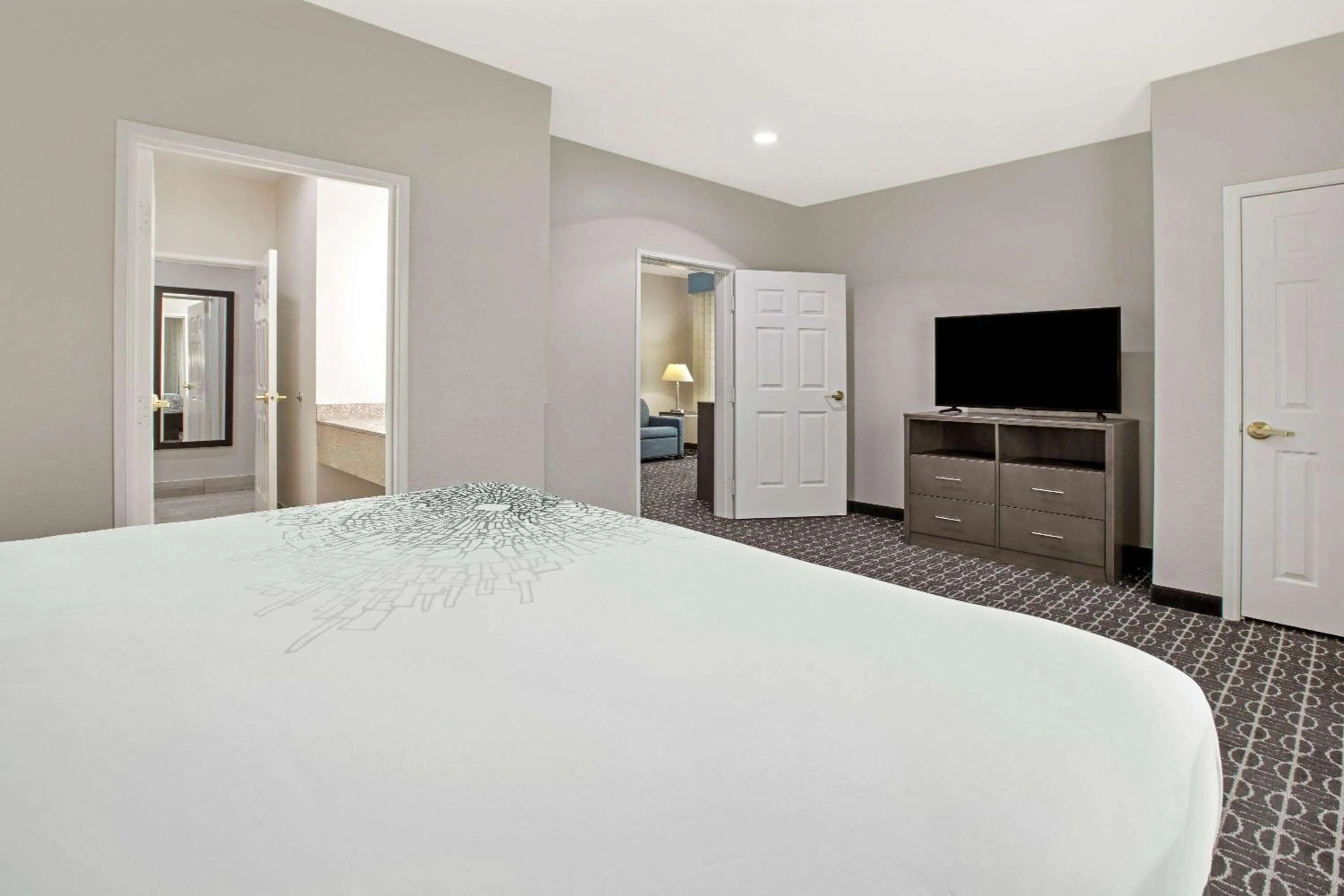 Bed in La Quinta by Wyndham Sulphur Springs