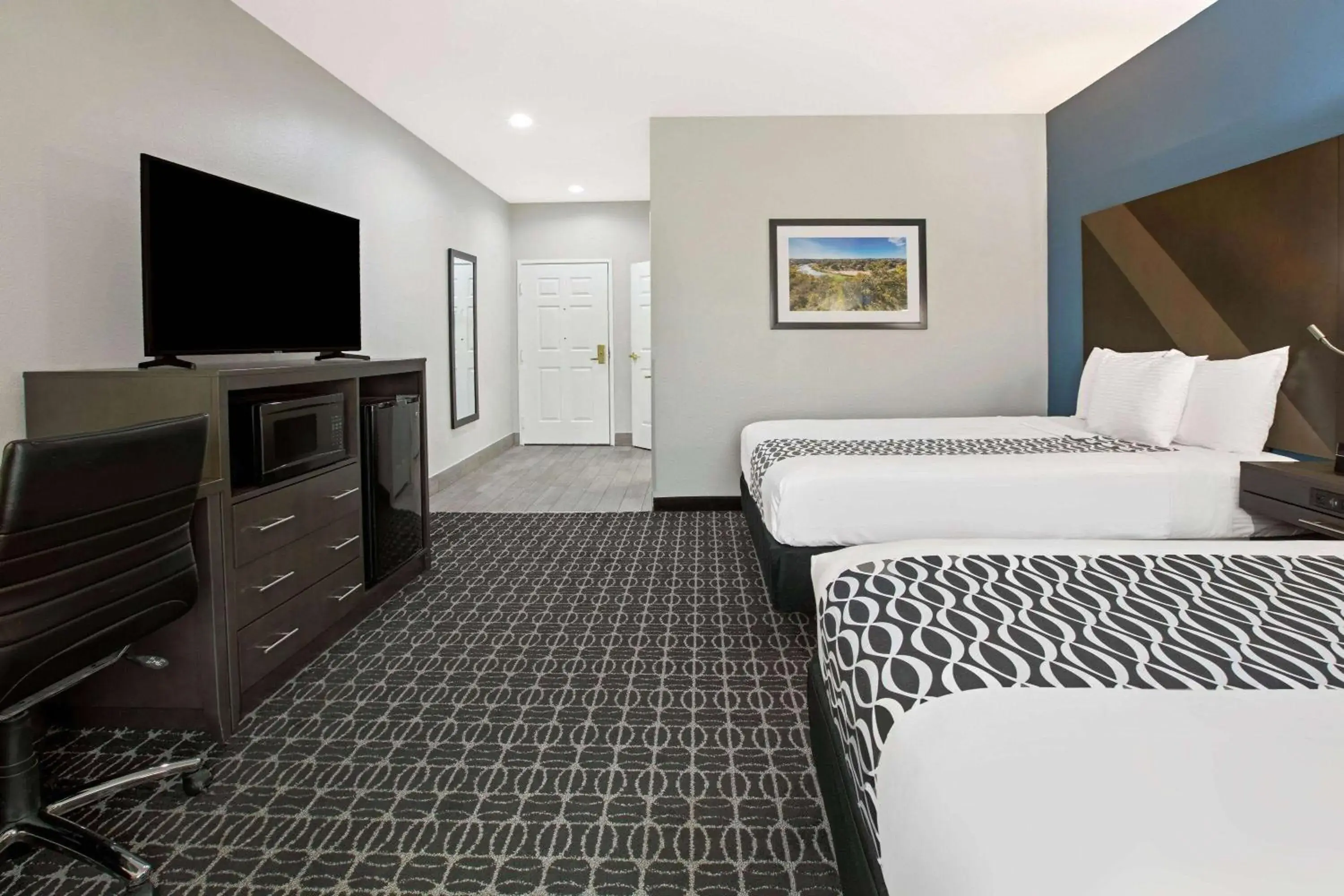 Queen Room with Two Queen Beds and Mobility/Hearing Access - Non-Smoking in La Quinta by Wyndham Sulphur Springs Queen Room with Two Queen Beds and Mobility/Hearing Access - Non-Smoking in La Quinta by Wyndham Sulphur Springs