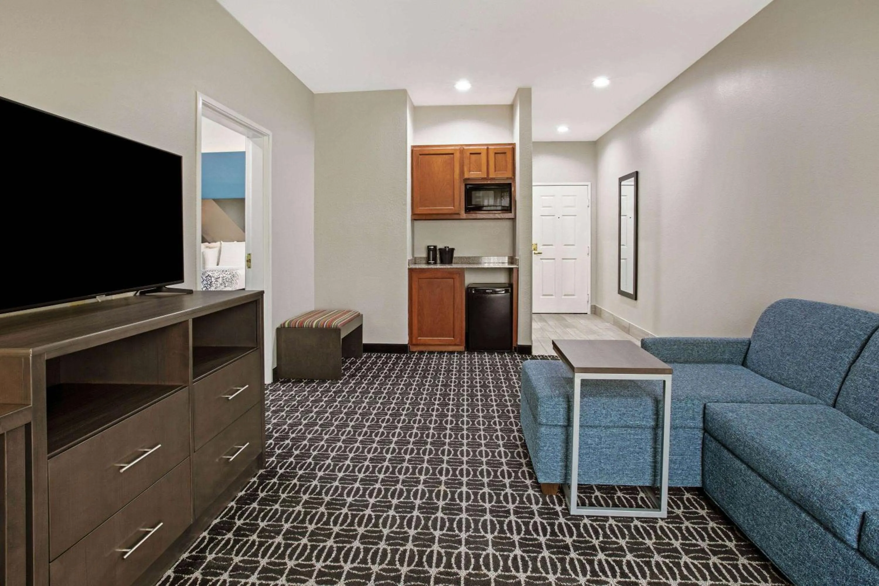 Bed in La Quinta by Wyndham Sulphur Springs