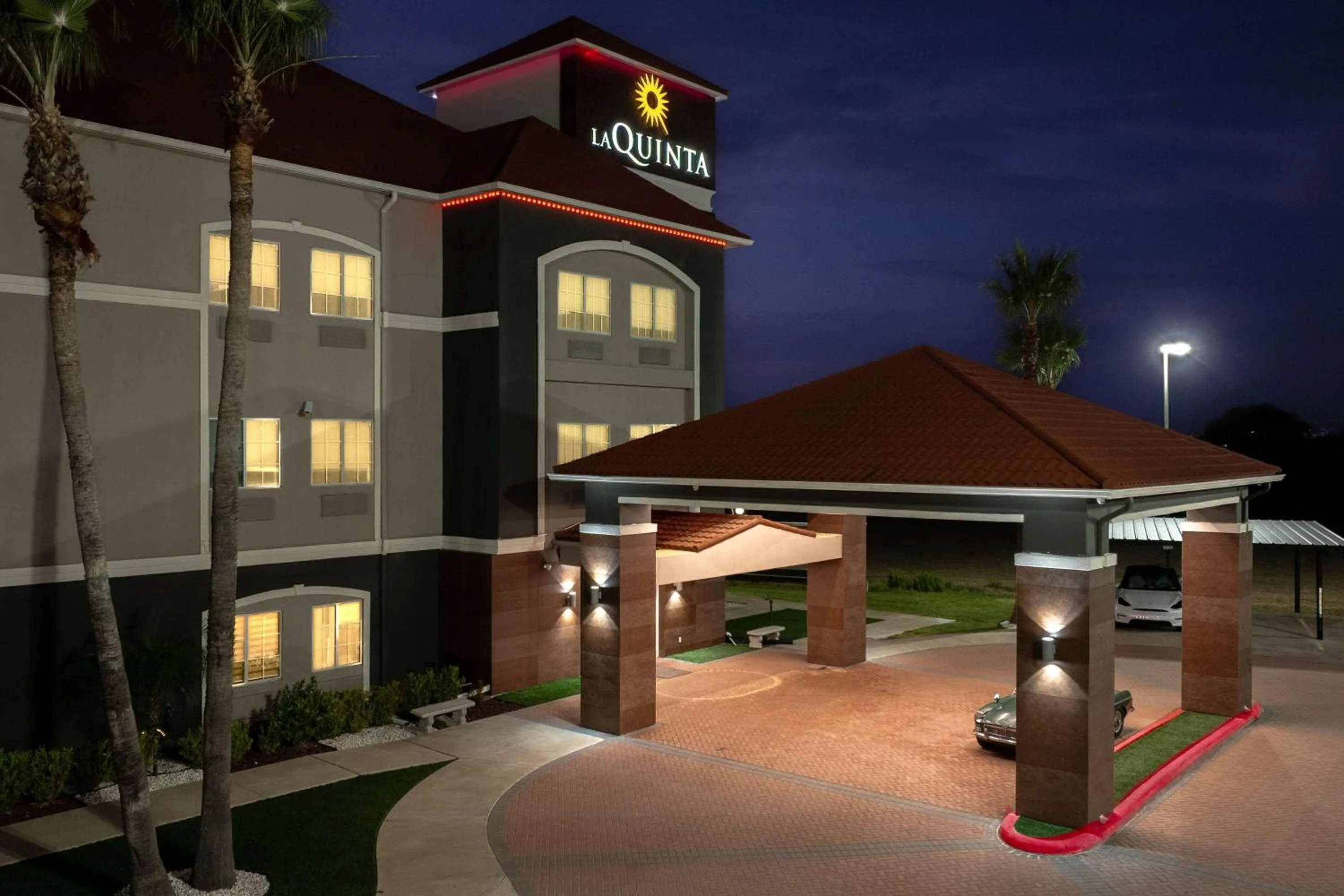 Property building in La Quinta Inn Suites by Wyndham Raymondville Harlingen