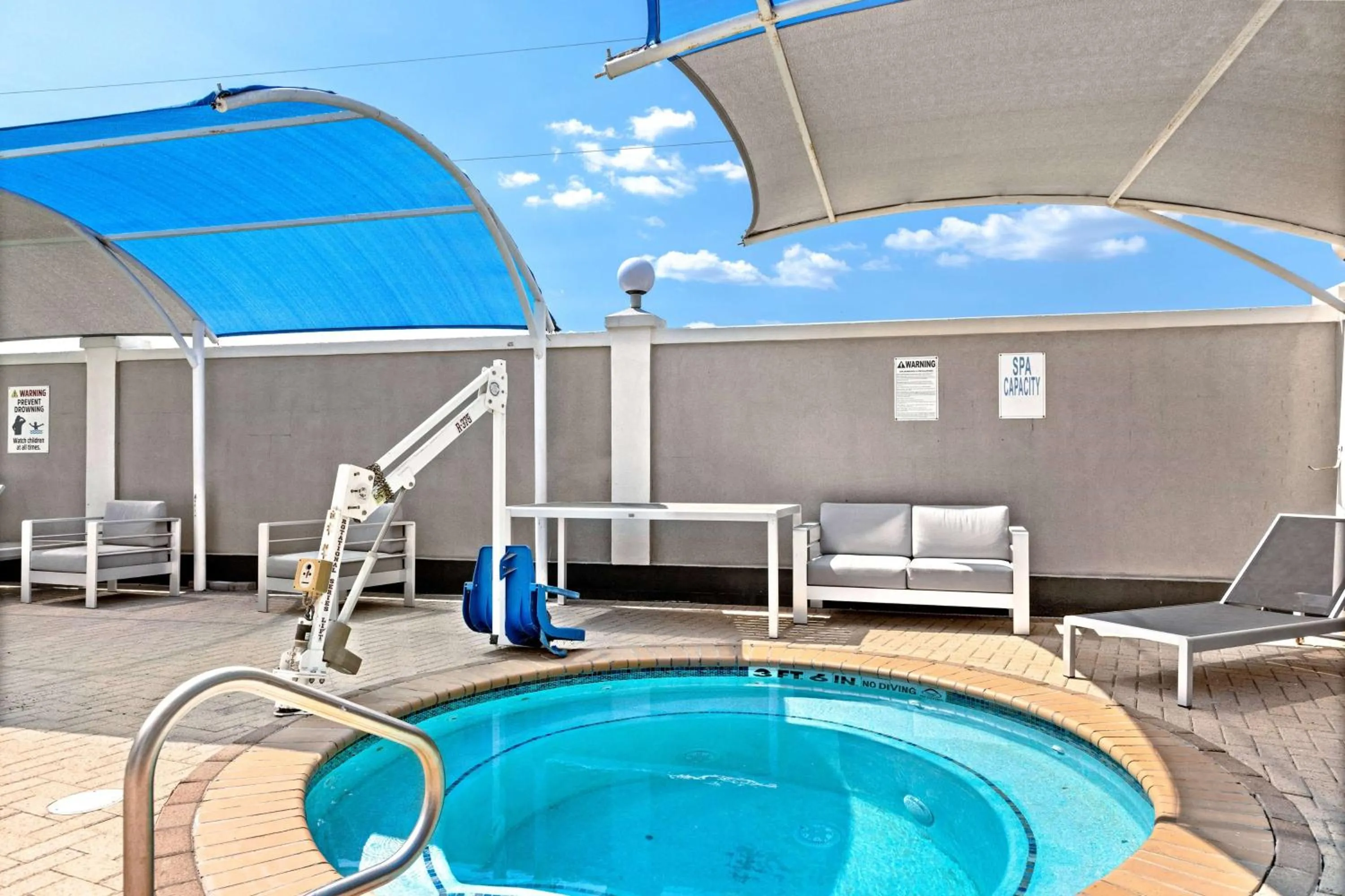 Pool view in La Quinta Inn Suites by Wyndham Raymondville Harlingen