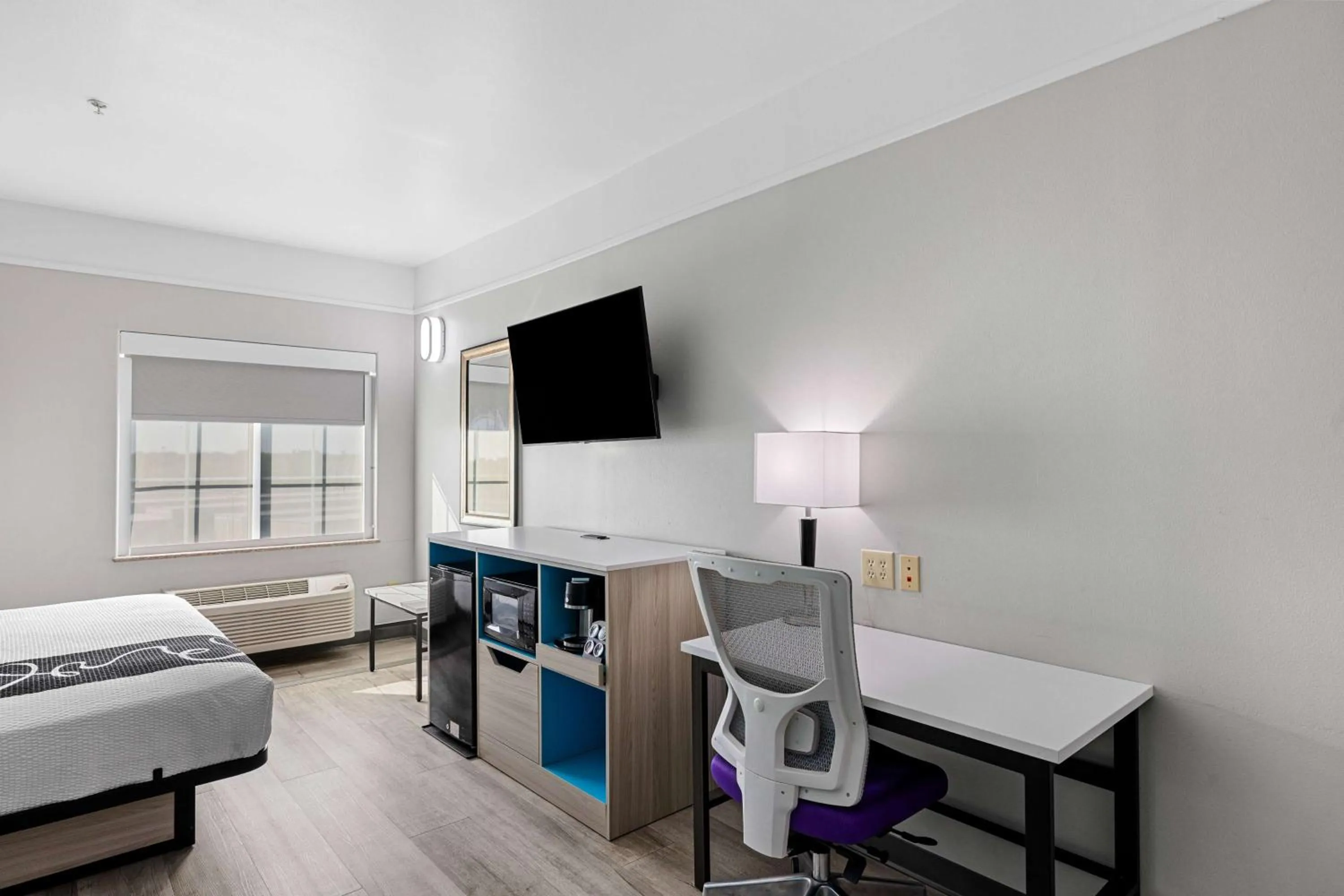 Photo of the whole room in La Quinta Inn Suites by Wyndham Raymondville Harlingen