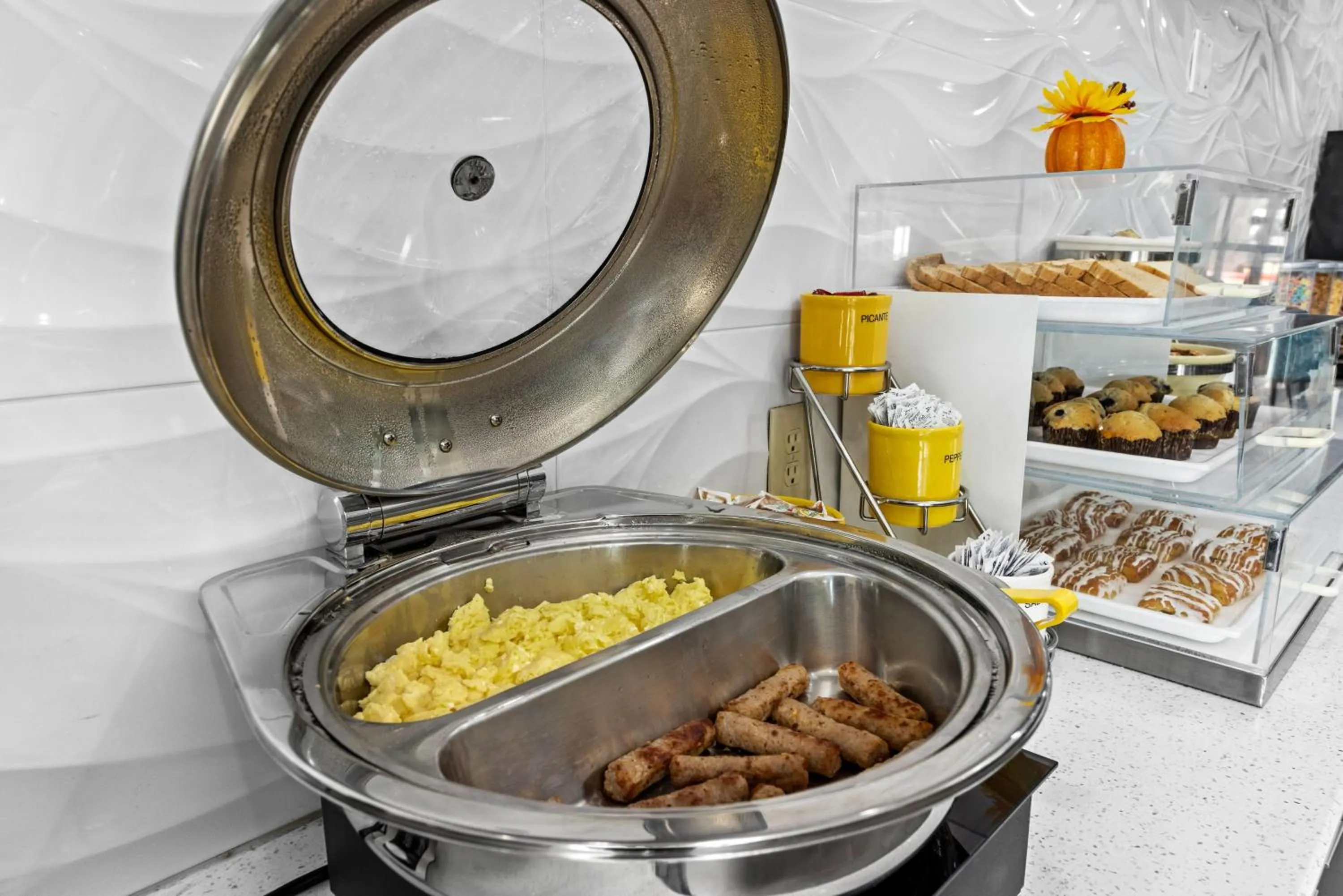 Restaurant/places to eat in La Quinta Inn Suites by Wyndham Raymondville Harlingen