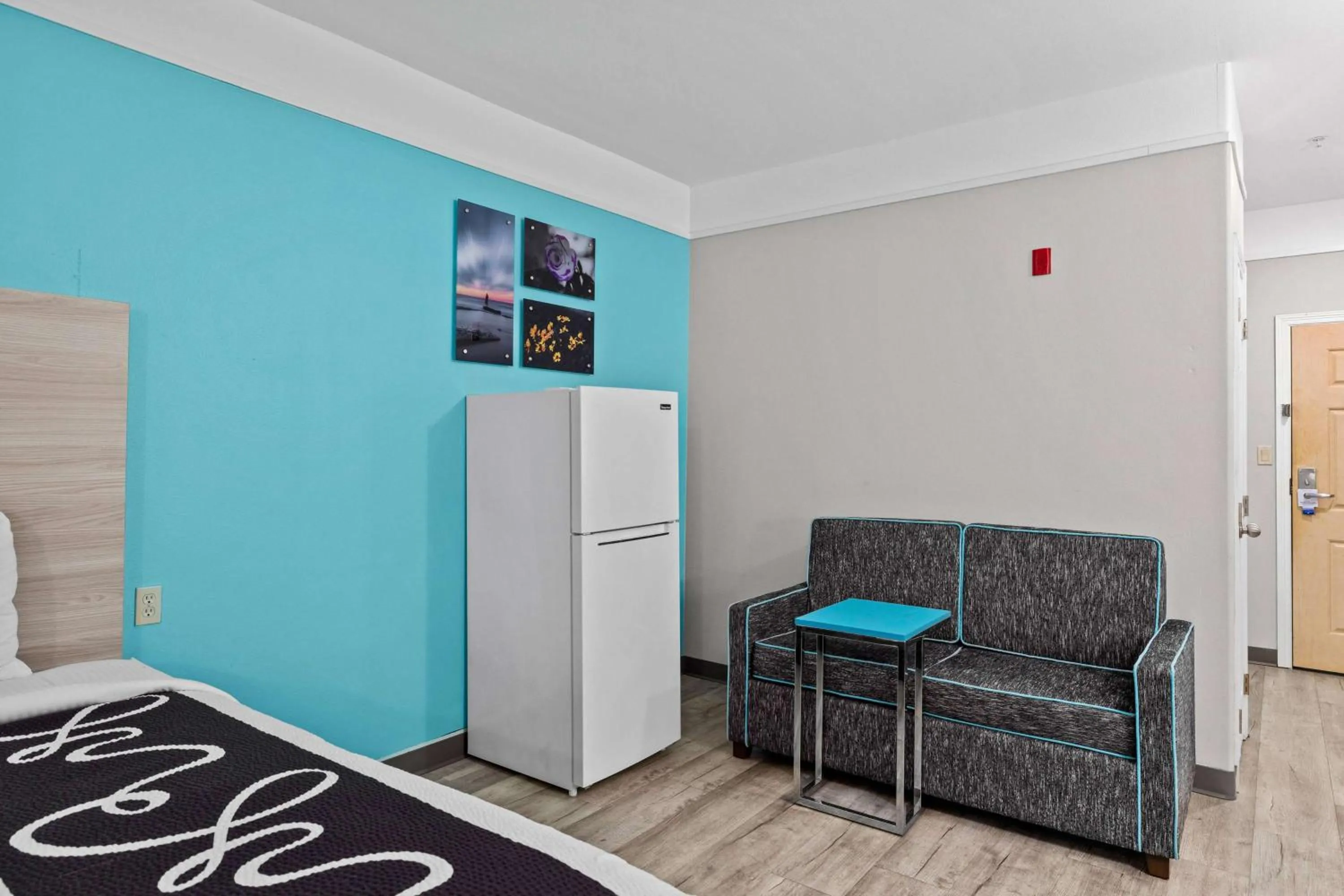 Photo of the whole room in La Quinta Inn Suites by Wyndham Raymondville Harlingen