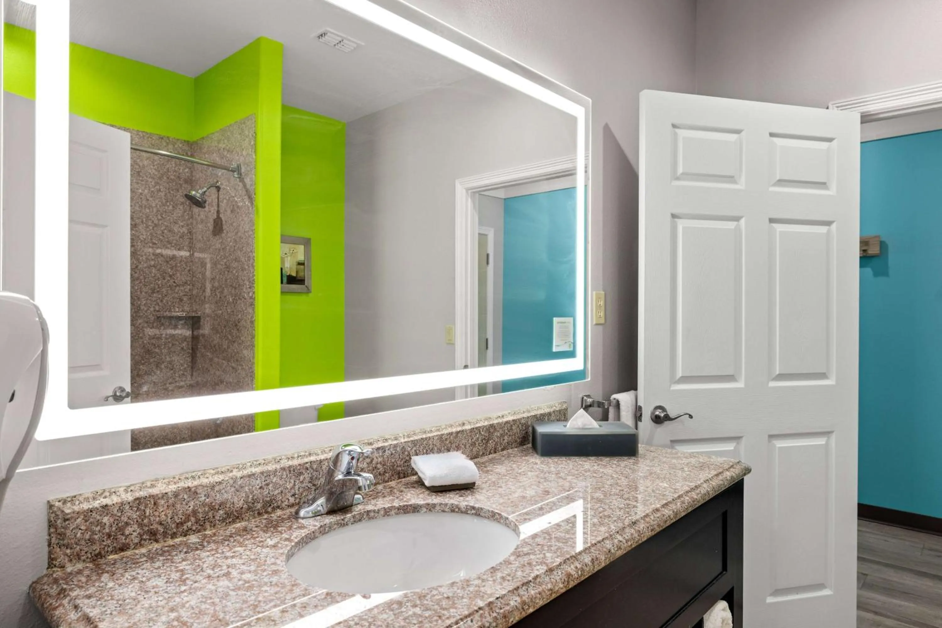 Shower in La Quinta Inn Suites by Wyndham Raymondville Harlingen