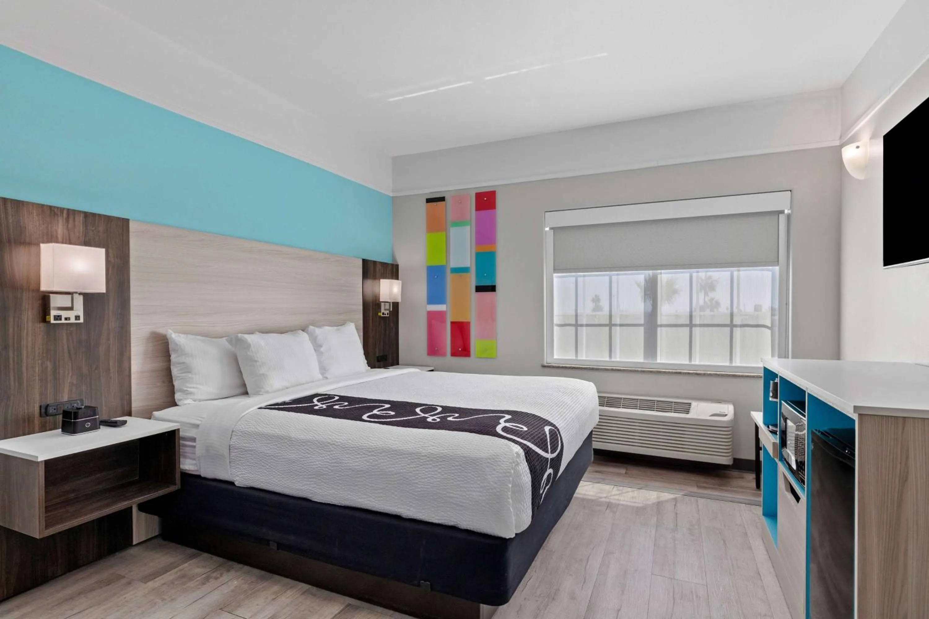 Photo of the whole room in La Quinta Inn Suites by Wyndham Raymondville Harlingen