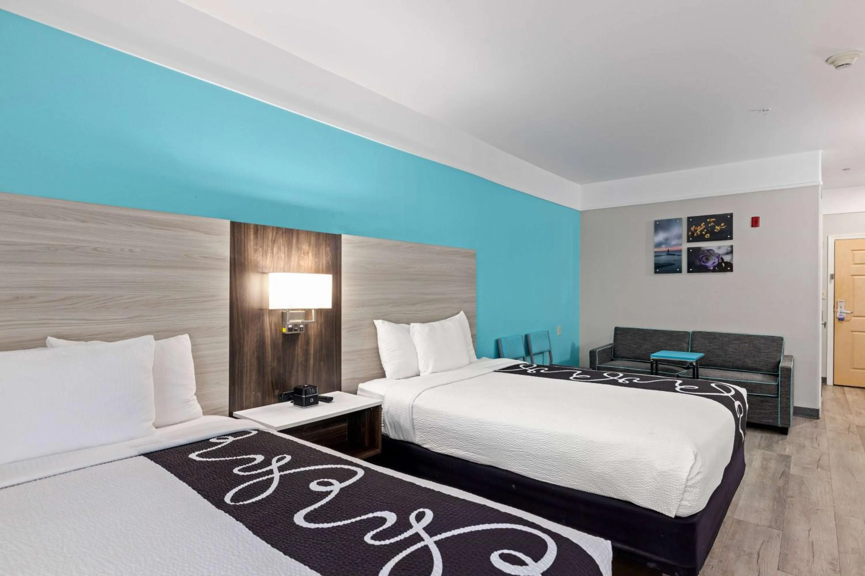 Photo of the whole room in La Quinta Inn Suites by Wyndham Raymondville Harlingen