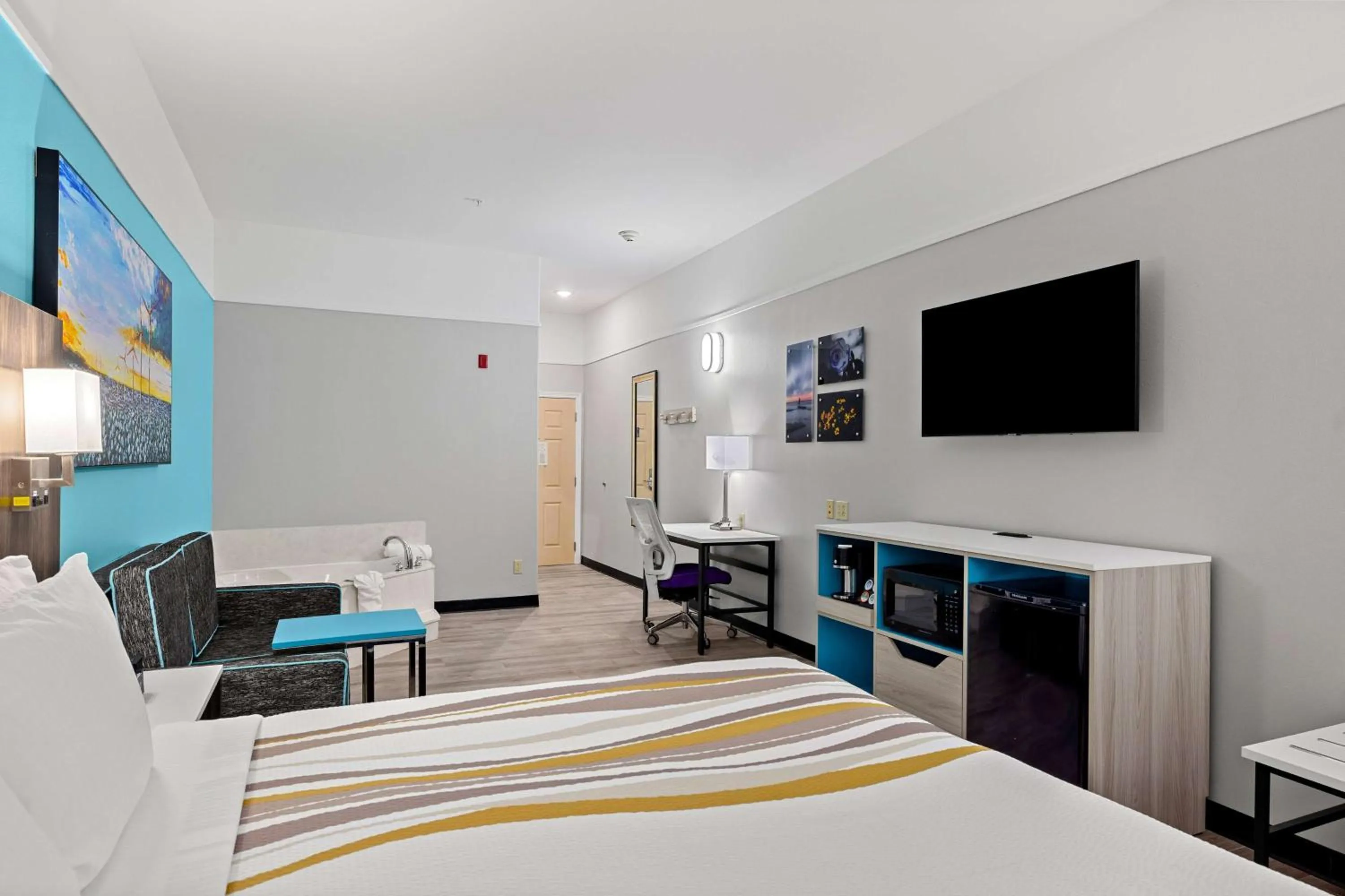 Photo of the whole room in La Quinta Inn Suites by Wyndham Raymondville Harlingen