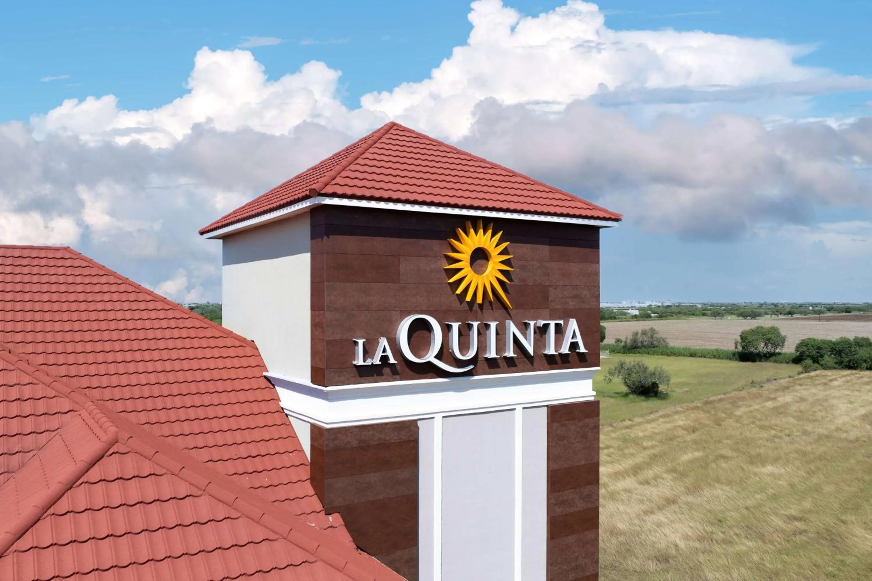 Property building in La Quinta Inn Suites by Wyndham Raymondville Harlingen
