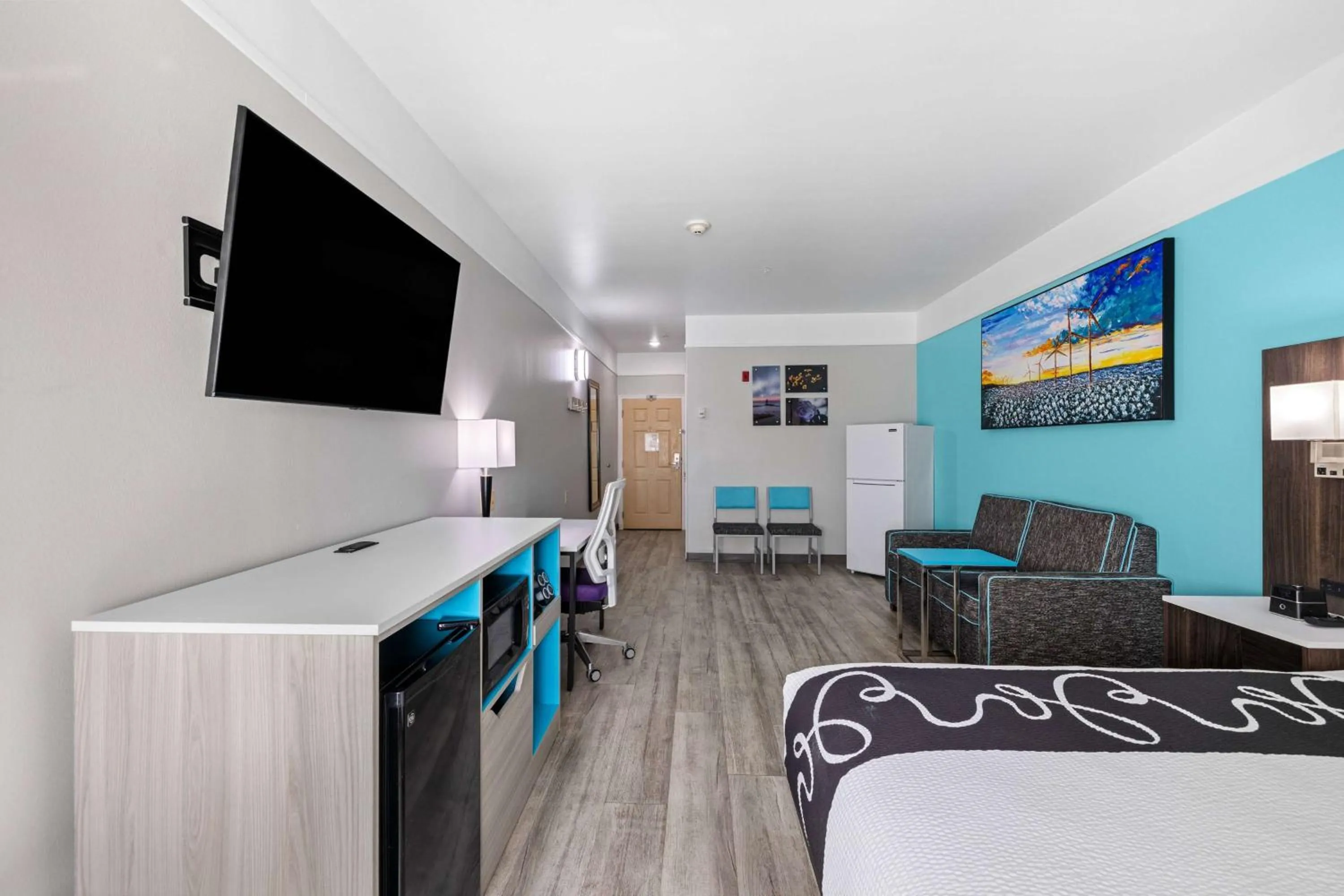 Photo of the whole room in La Quinta Inn Suites by Wyndham Raymondville Harlingen