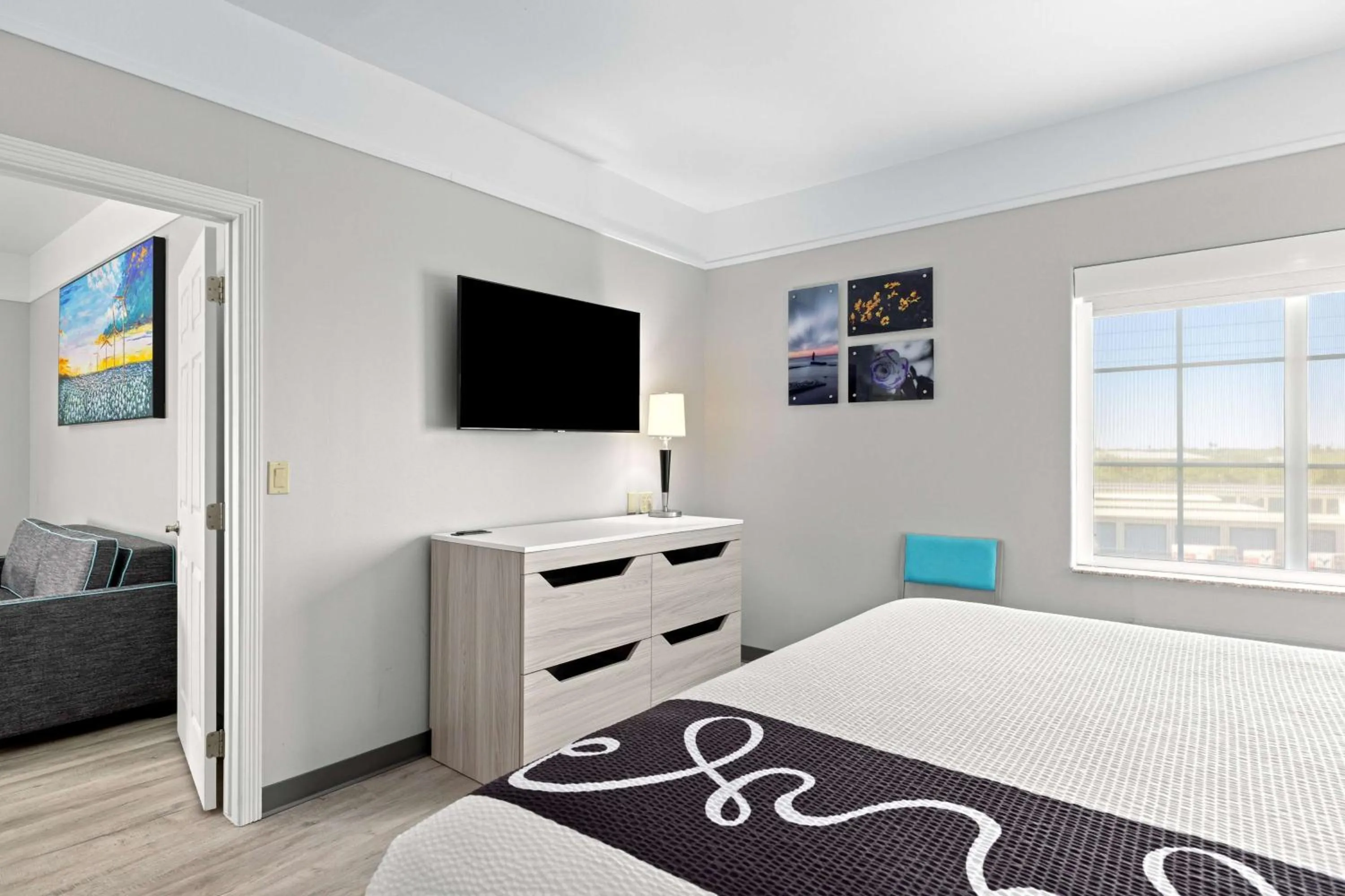 Photo of the whole room in La Quinta Inn Suites by Wyndham Raymondville Harlingen