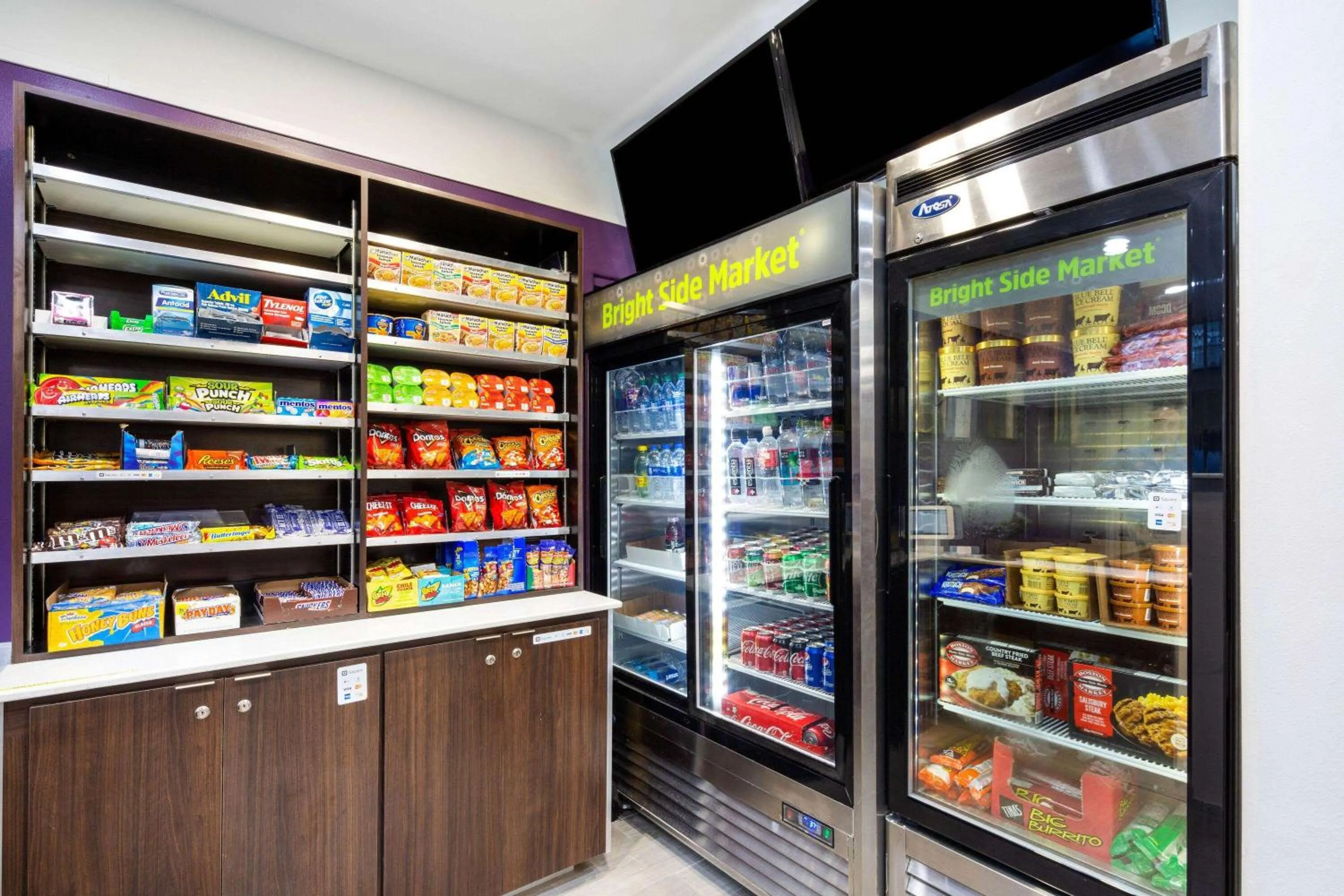 Food and drinks in La Quinta Inn Suites by Wyndham Raymondville Harlingen