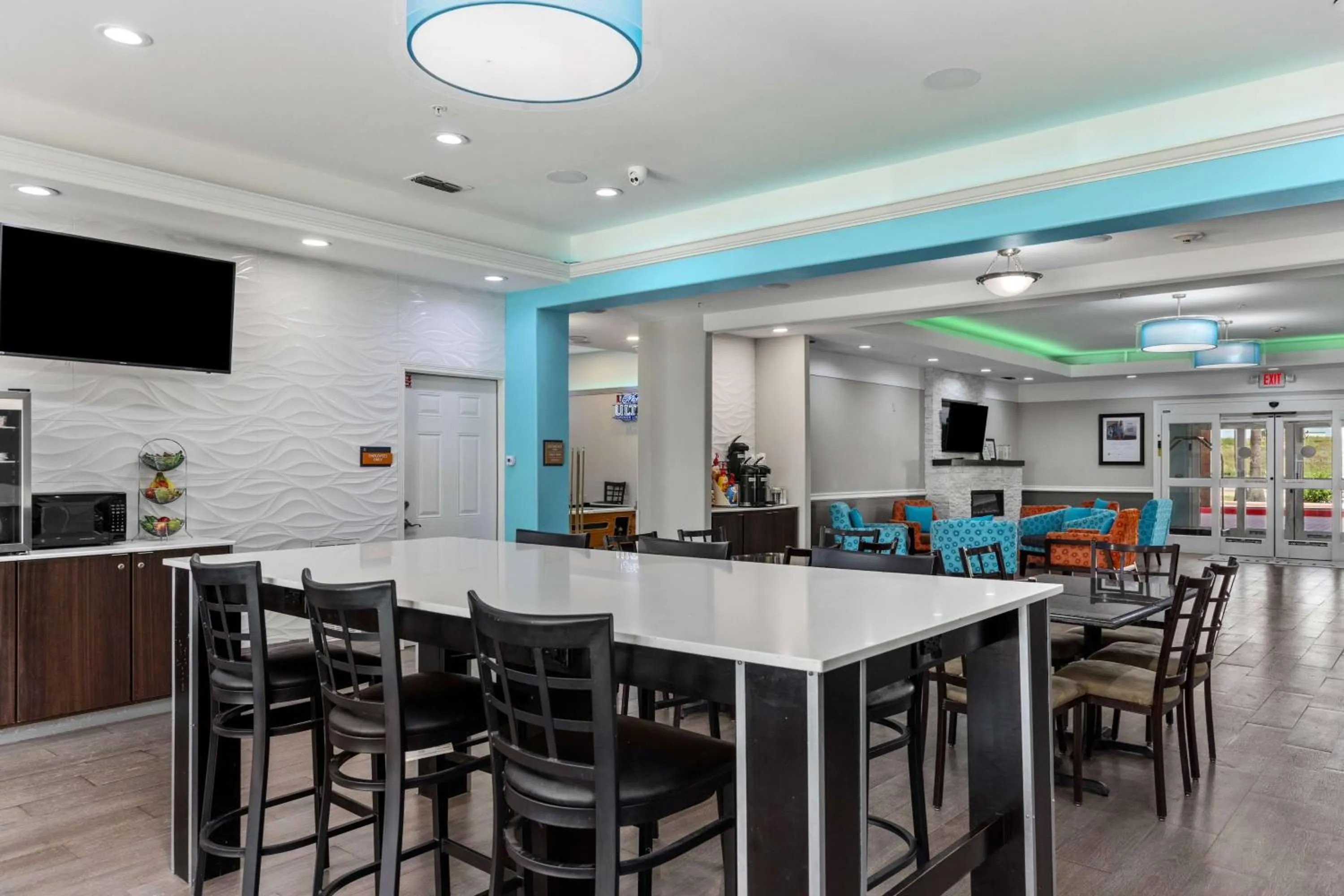 Restaurant/places to eat in La Quinta Inn Suites by Wyndham Raymondville Harlingen