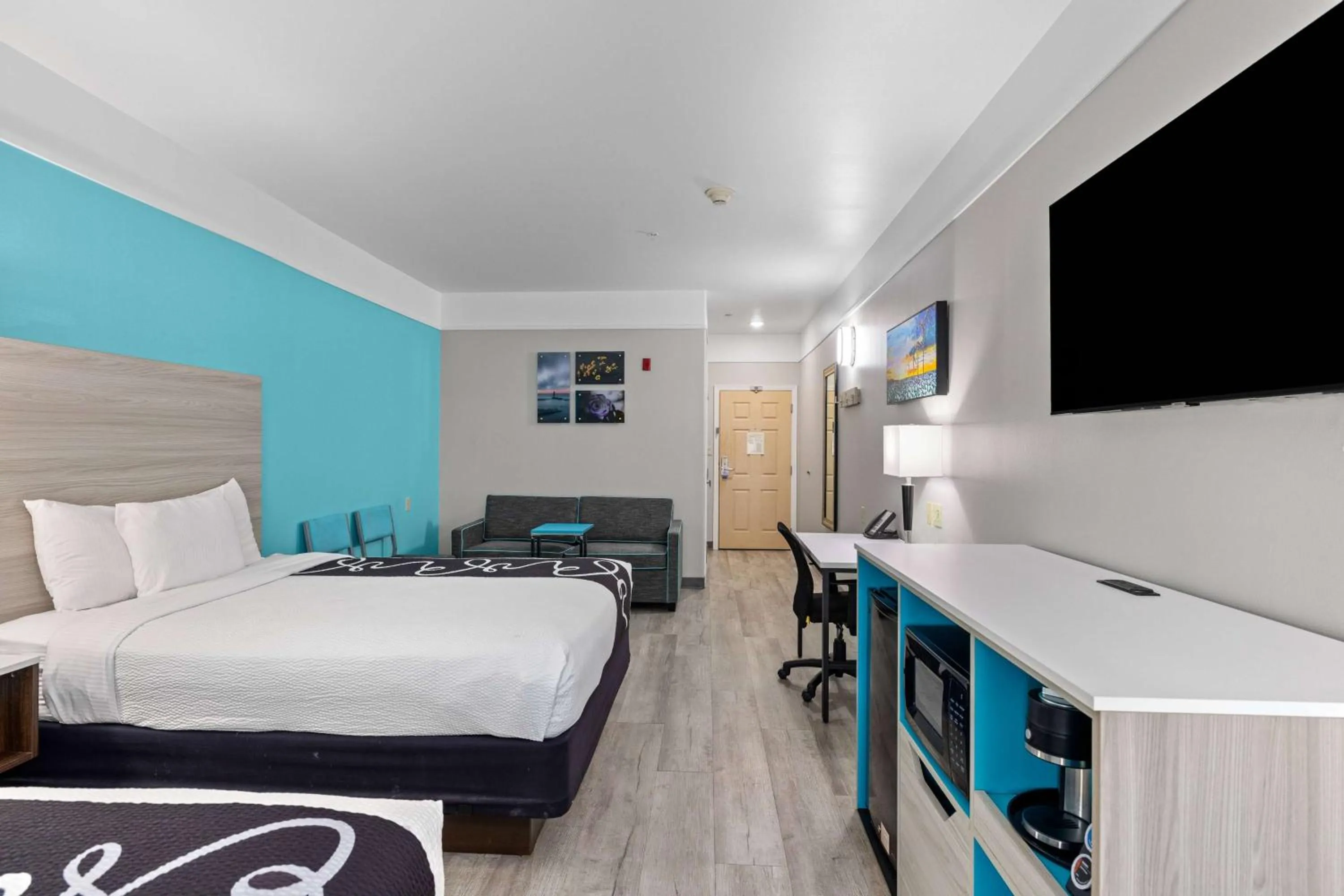 Photo of the whole room in La Quinta Inn Suites by Wyndham Raymondville Harlingen