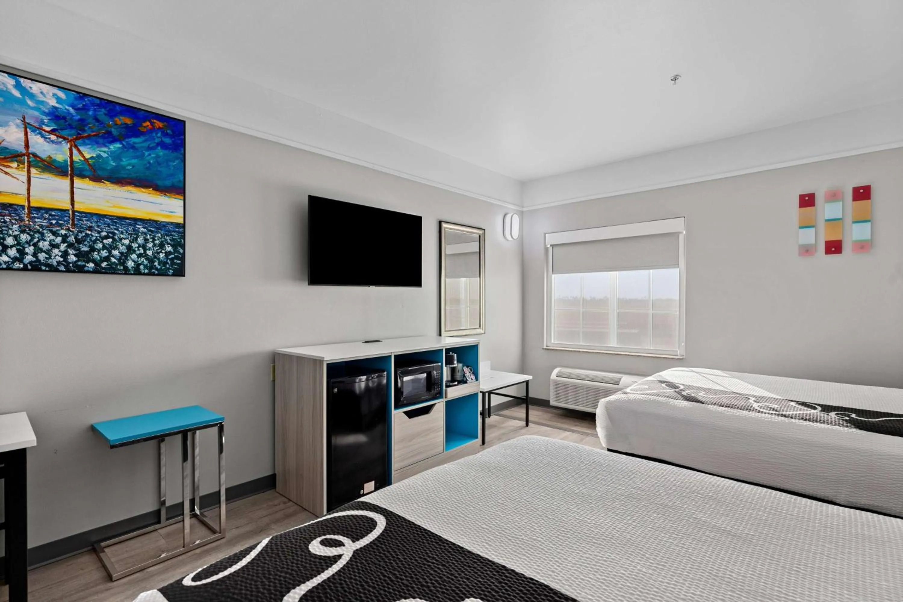 Photo of the whole room in La Quinta Inn Suites by Wyndham Raymondville Harlingen