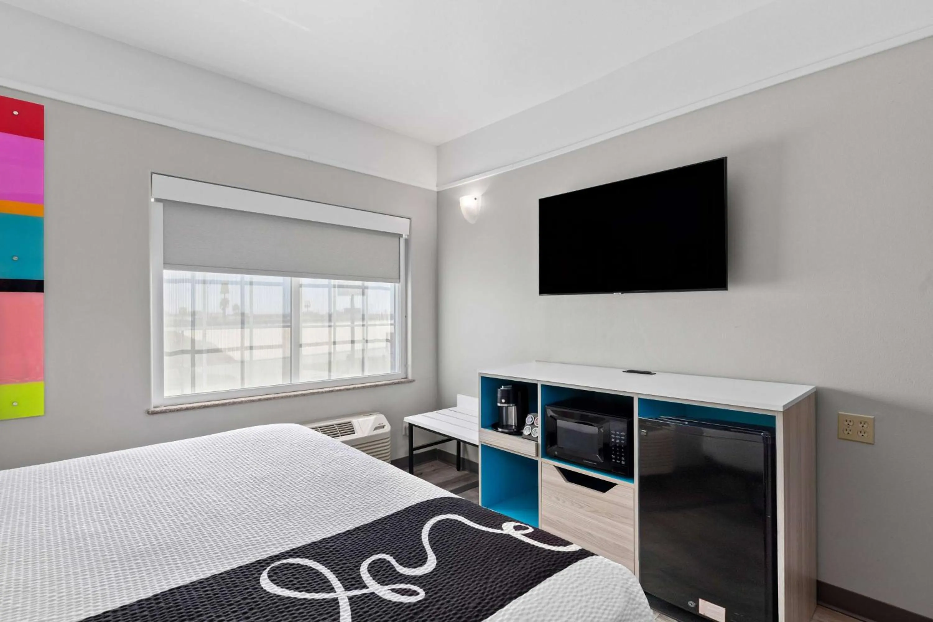 Photo of the whole room in La Quinta Inn Suites by Wyndham Raymondville Harlingen