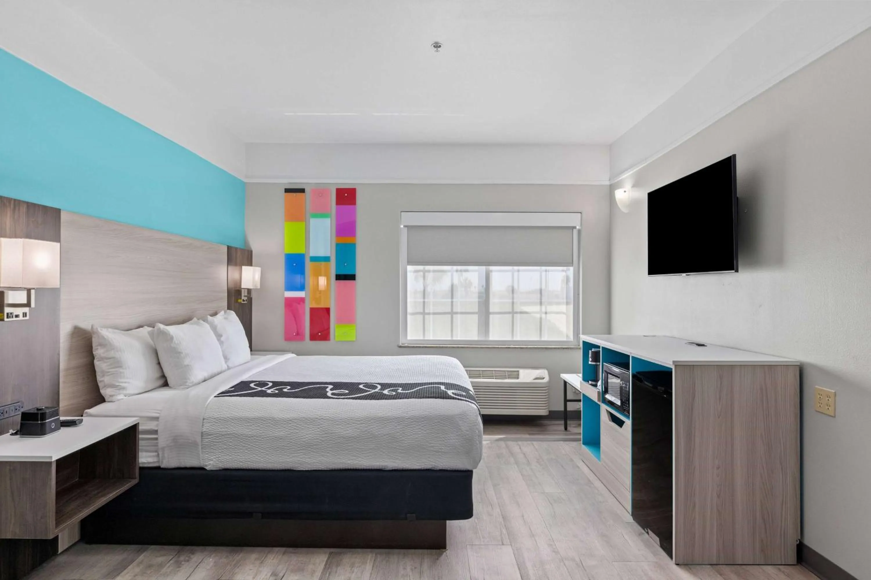 Photo of the whole room in La Quinta Inn Suites by Wyndham Raymondville Harlingen