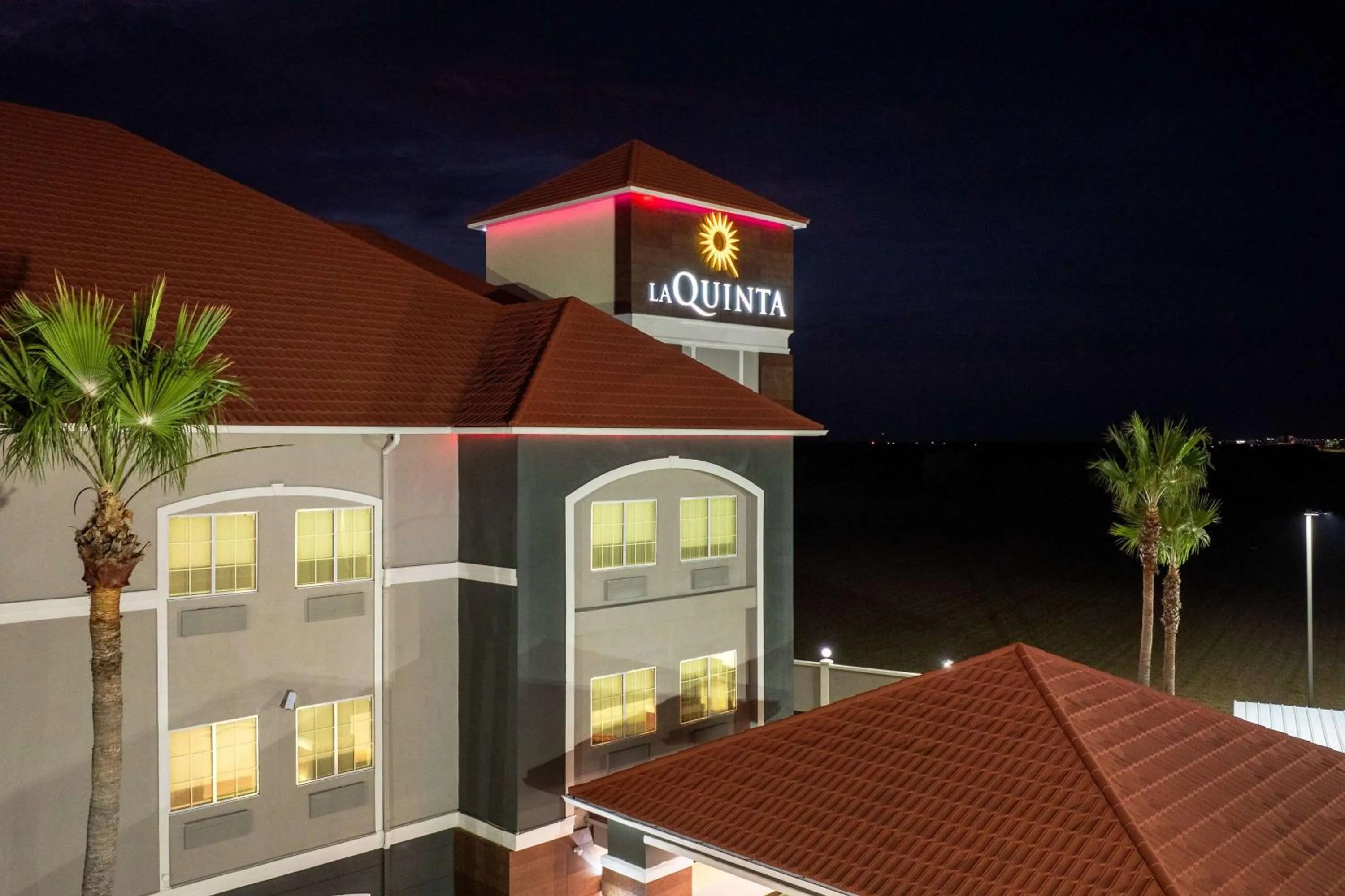 Property building in La Quinta Inn Suites by Wyndham Raymondville Harlingen