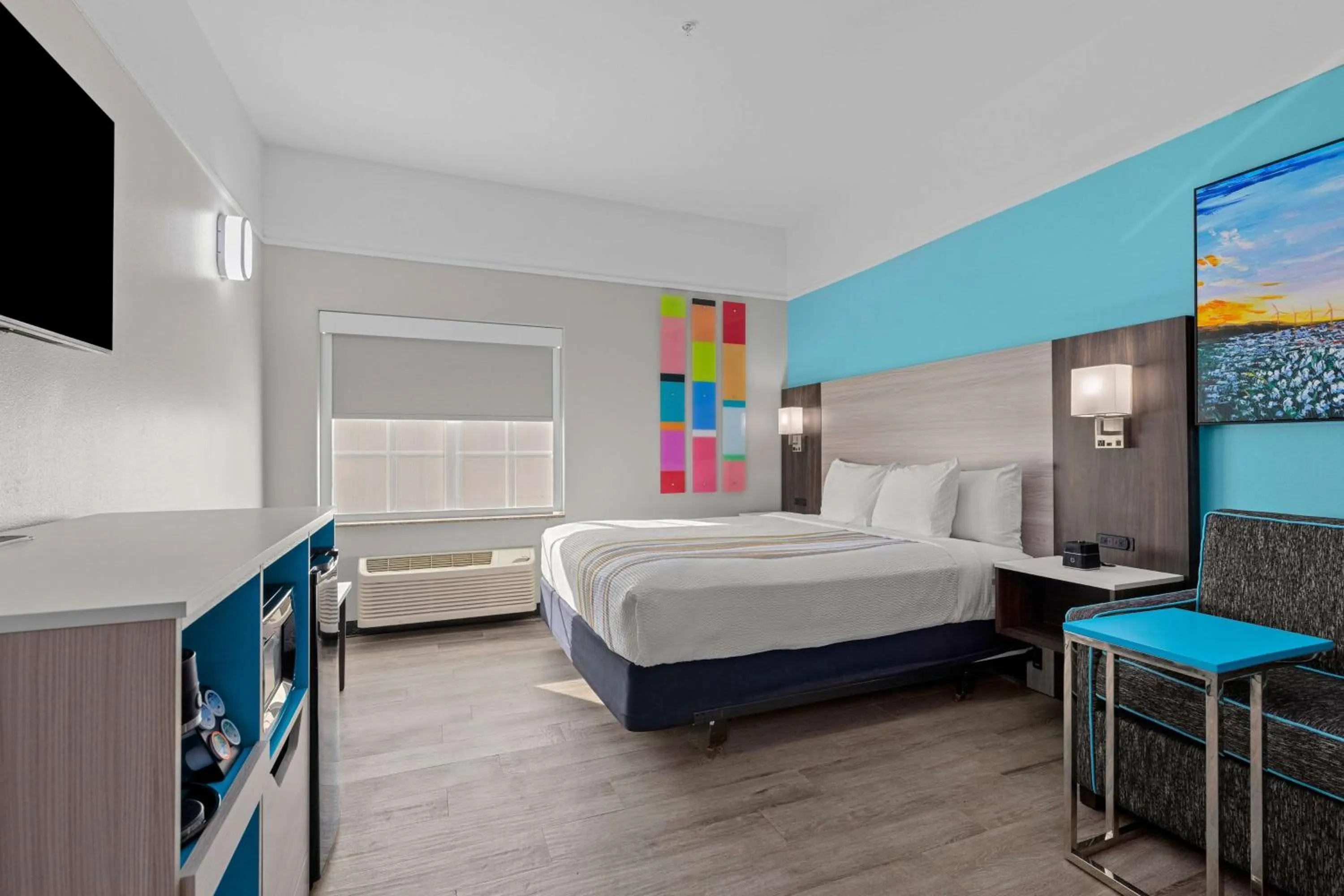 Photo of the whole room in La Quinta Inn Suites by Wyndham Raymondville Harlingen