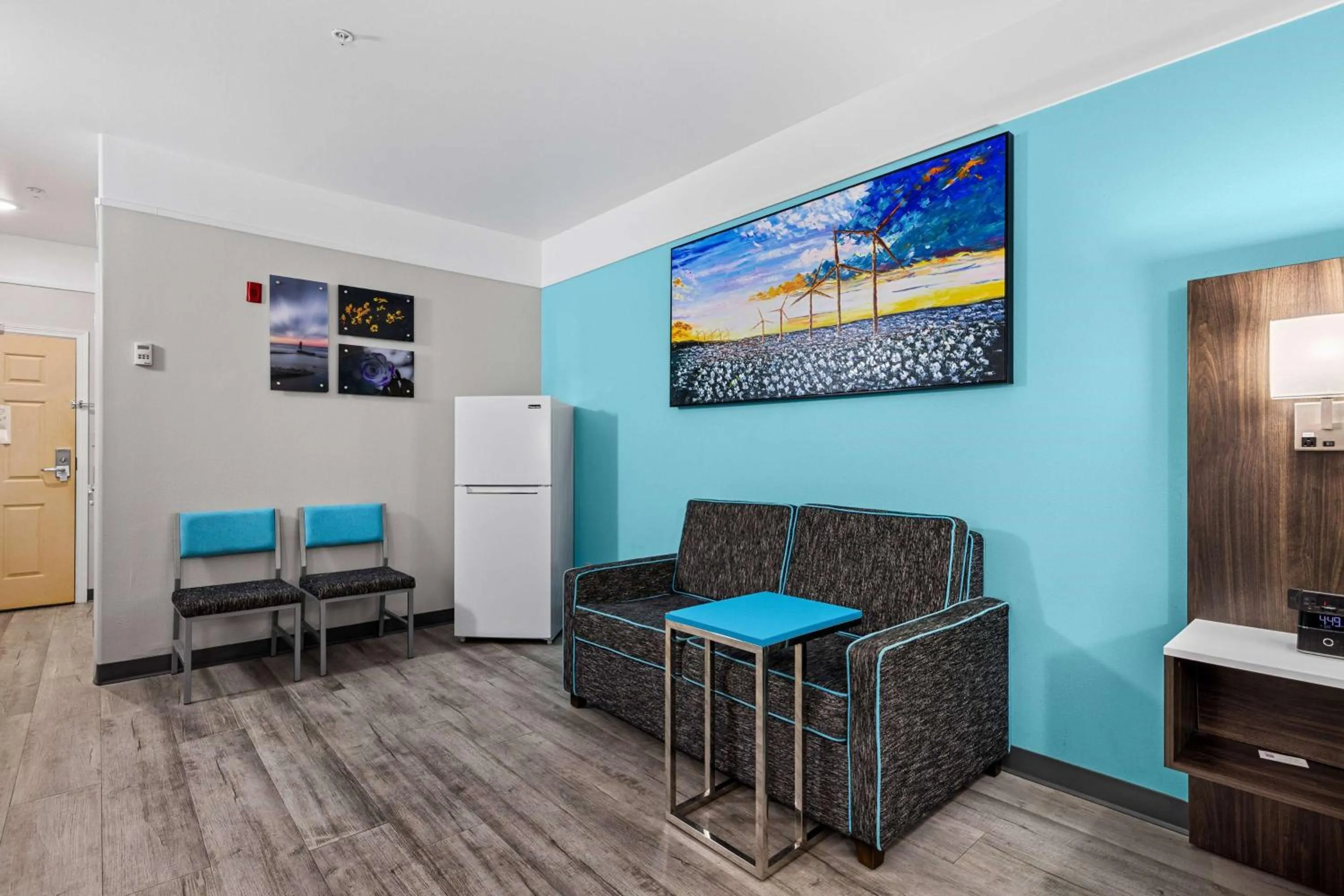 Photo of the whole room in La Quinta Inn Suites by Wyndham Raymondville Harlingen