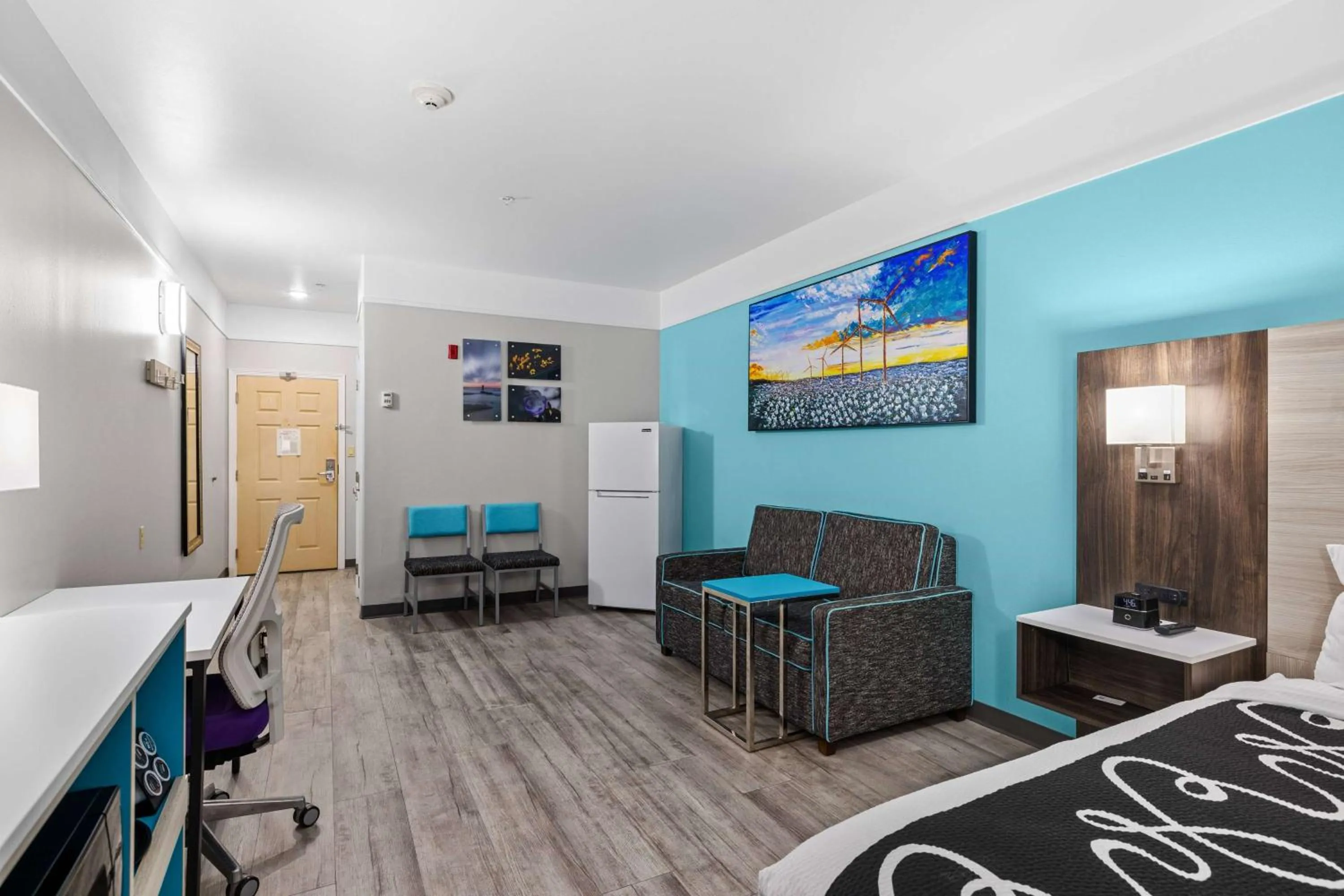 Photo of the whole room in La Quinta Inn Suites by Wyndham Raymondville Harlingen