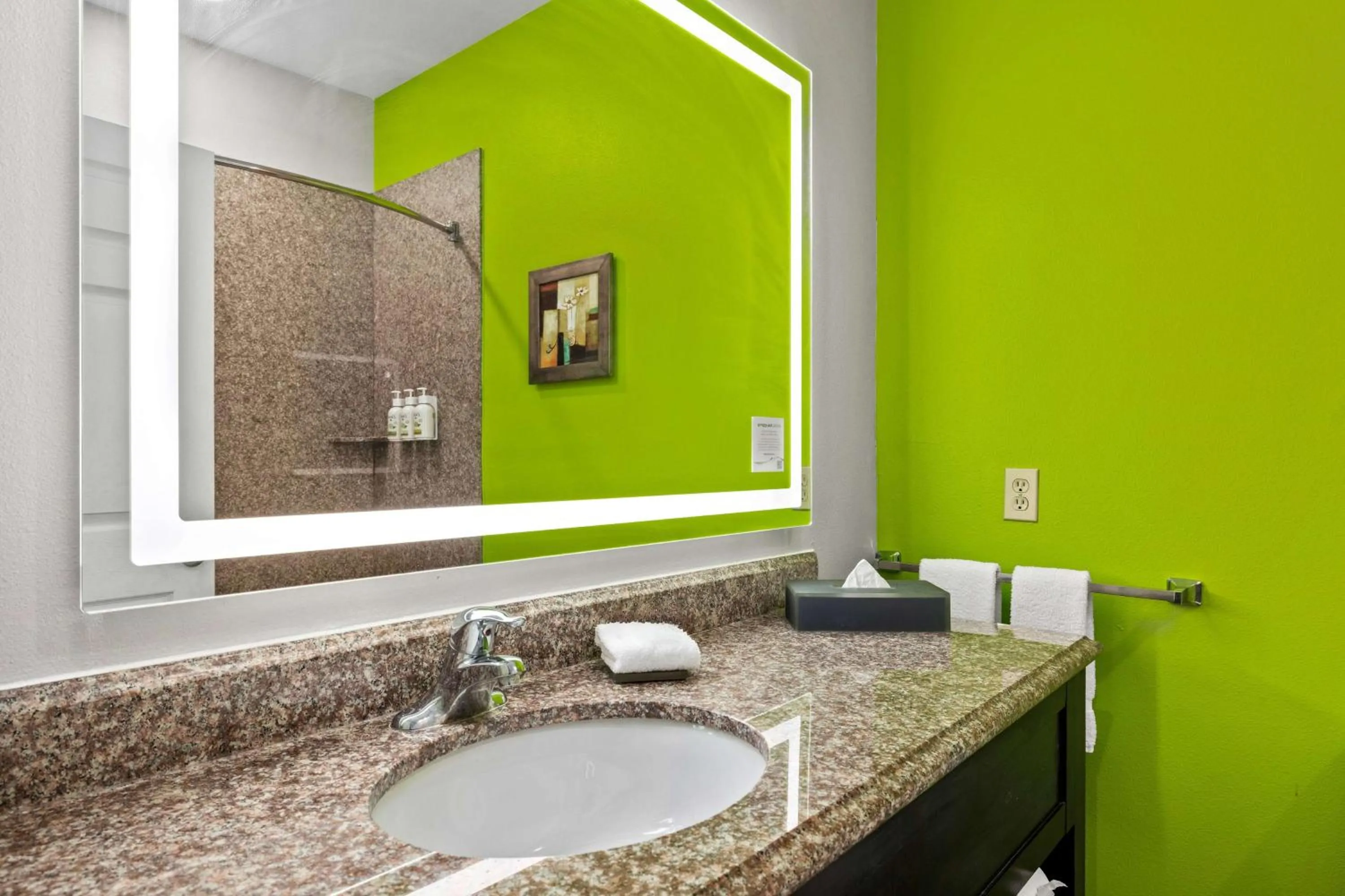 Bathroom in La Quinta Inn Suites by Wyndham Raymondville Harlingen