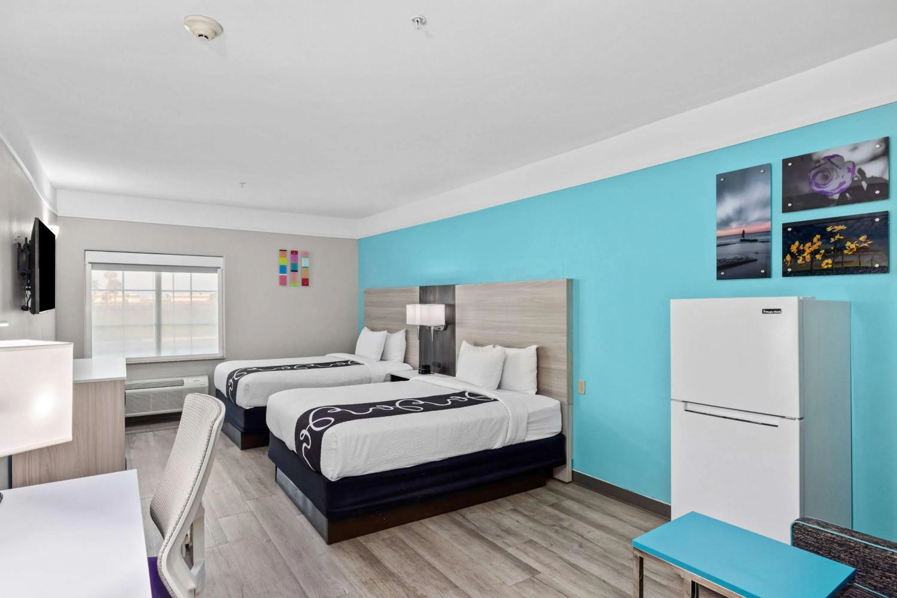 Photo of the whole room in La Quinta Inn Suites by Wyndham Raymondville Harlingen